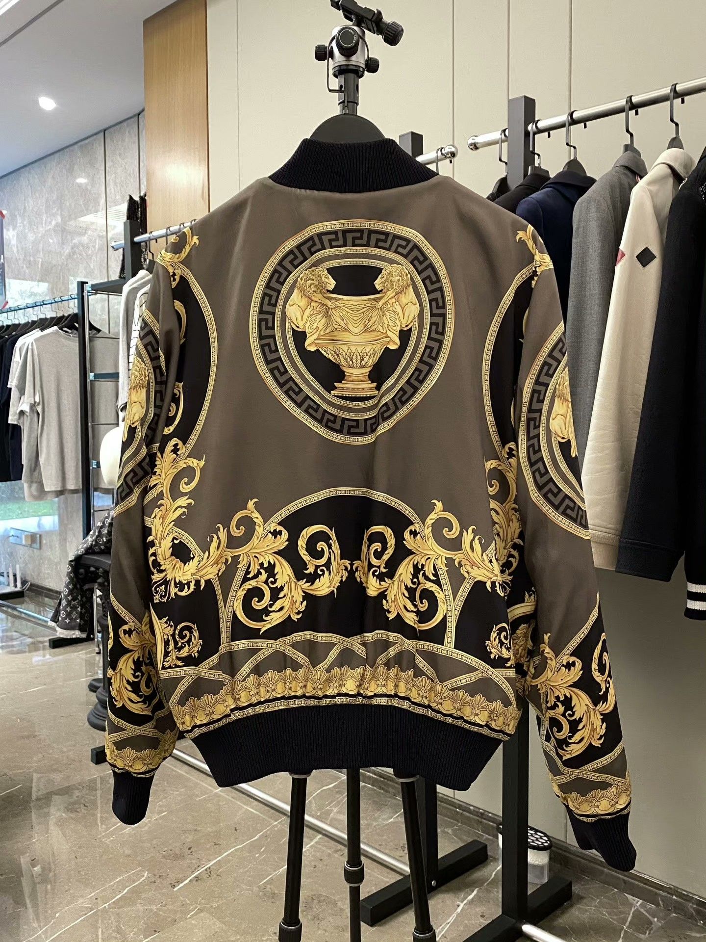 Versace Versace Light Jacket xl Men Size US XL / EU 56 / 4 - 4 Thumbnail