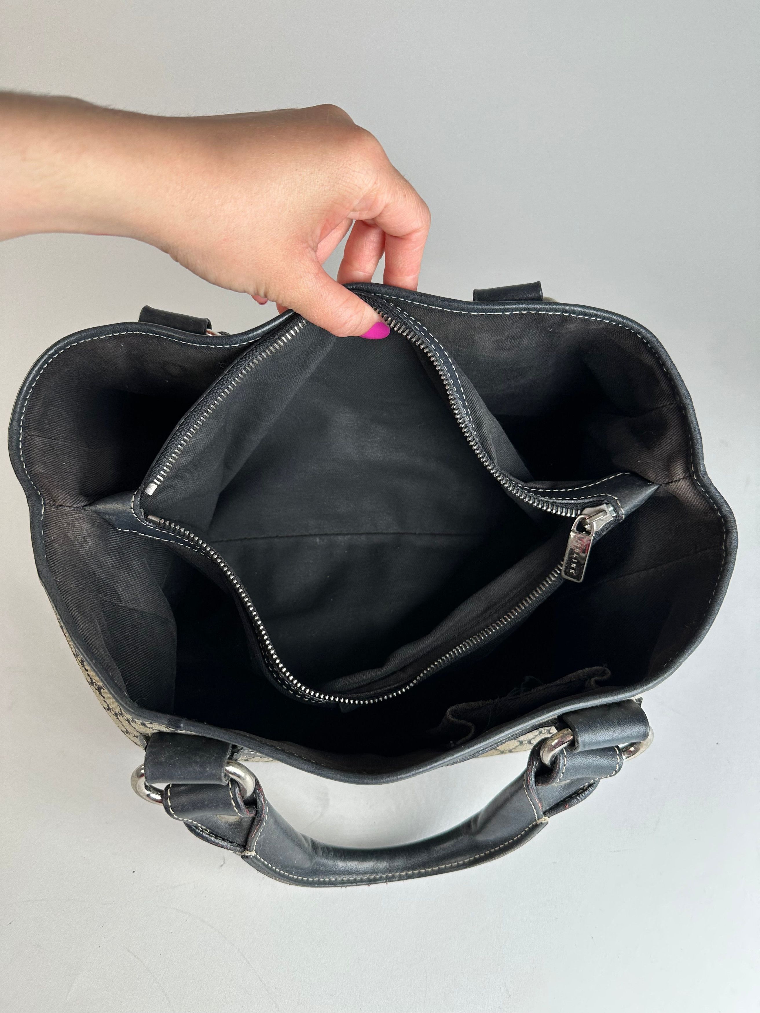 Celine Vintage Triomphe Monogram Boogie Handbag Grey Black Size ONE SIZE - 8 Thumbnail