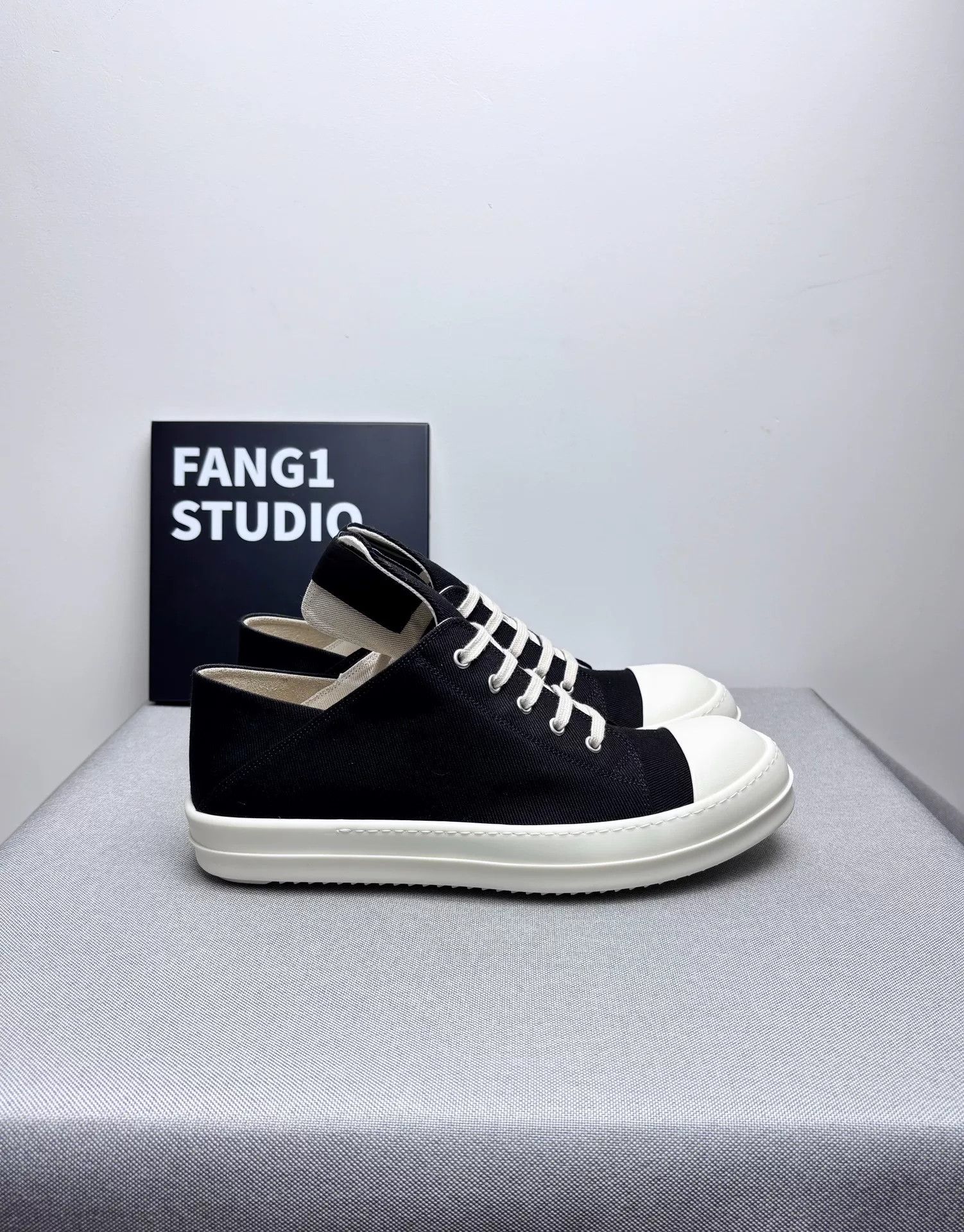 Rick Owens Rick Owens Black Lowtop Sneakers 10.5 Men Size US 10.5 / EU 43-44 - 3 Thumbnail