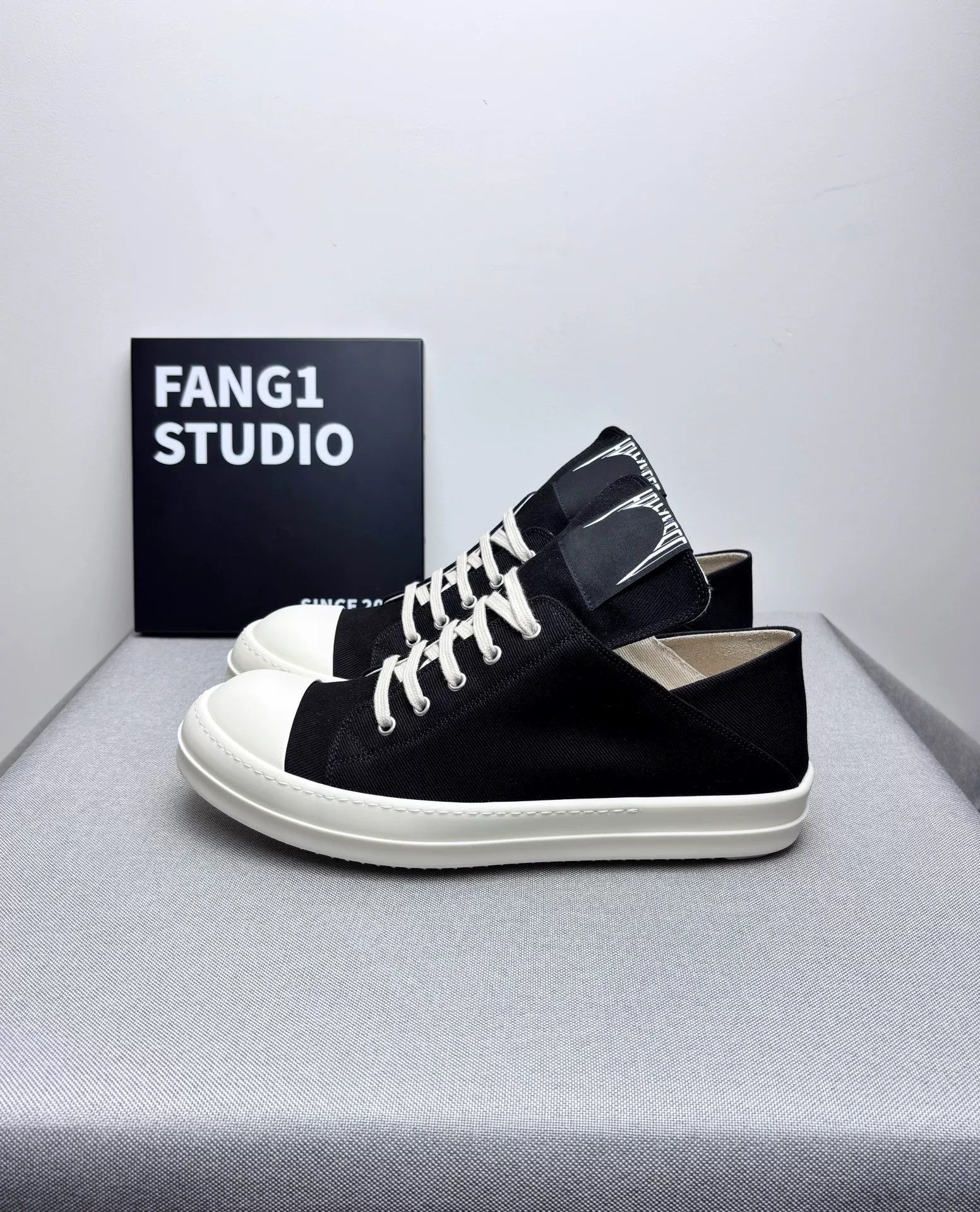 Rick Owens Rick Owens Black Lowtop Sneakers 10.5 Men Size US 10.5 / EU 43-44 - 4 Thumbnail