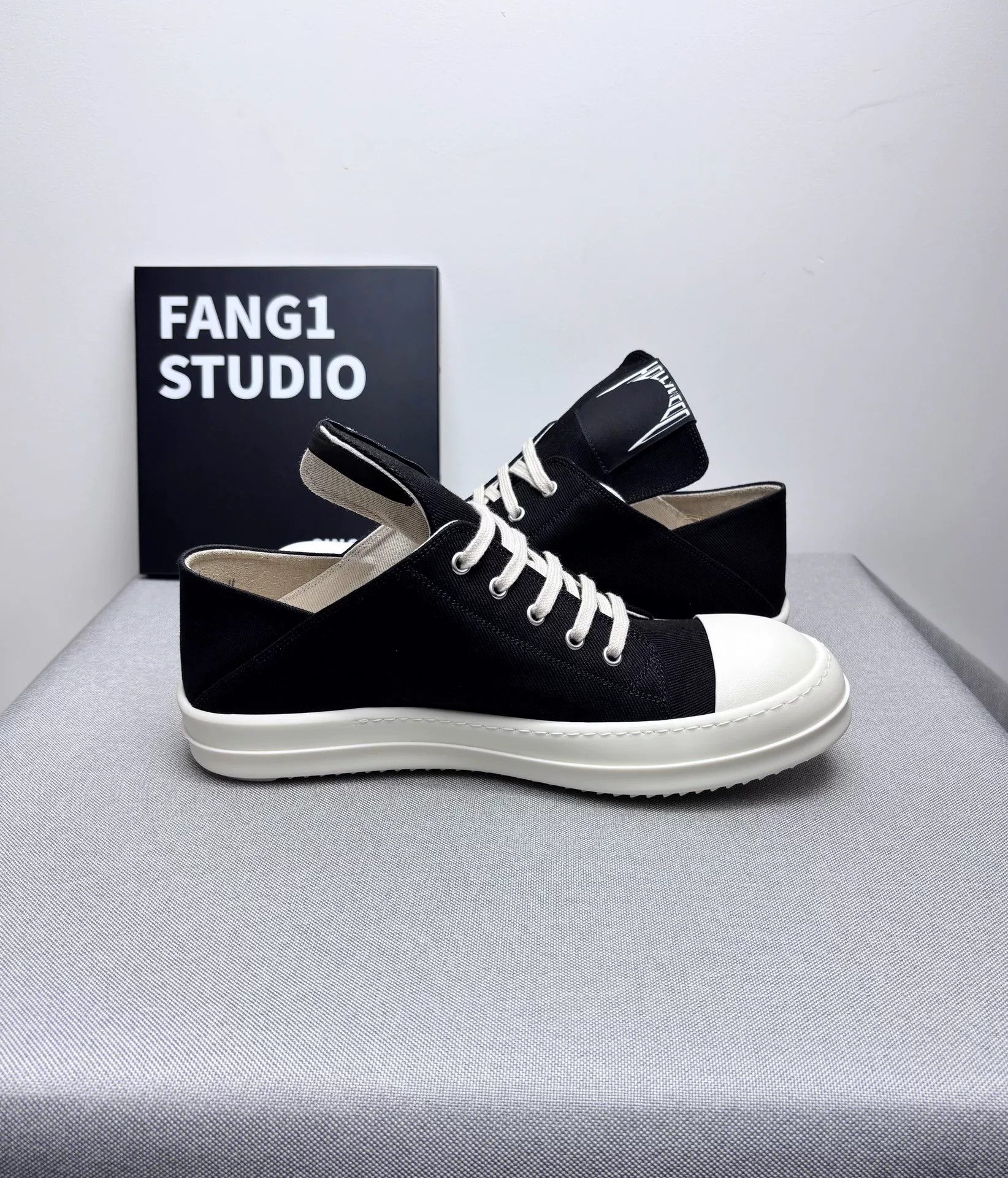 Rick Owens Rick Owens Black Lowtop Sneakers 10.5 Men Size US 10.5 / EU 43-44 - 5 Thumbnail