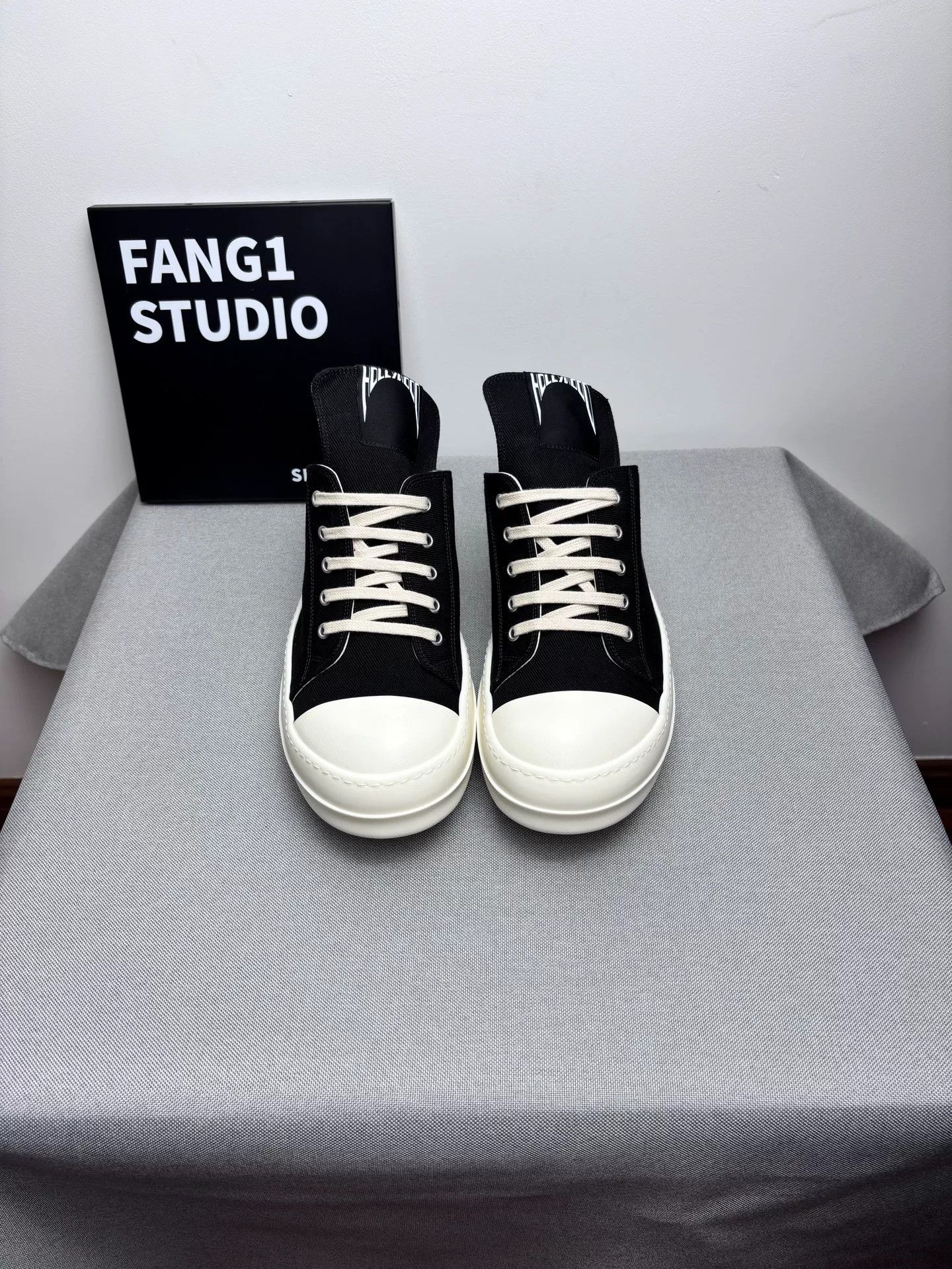 Rick Owens Rick Owens Black Lowtop Sneakers 10.5 Men Size US 10.5 / EU 43-44 - 2 Thumbnail