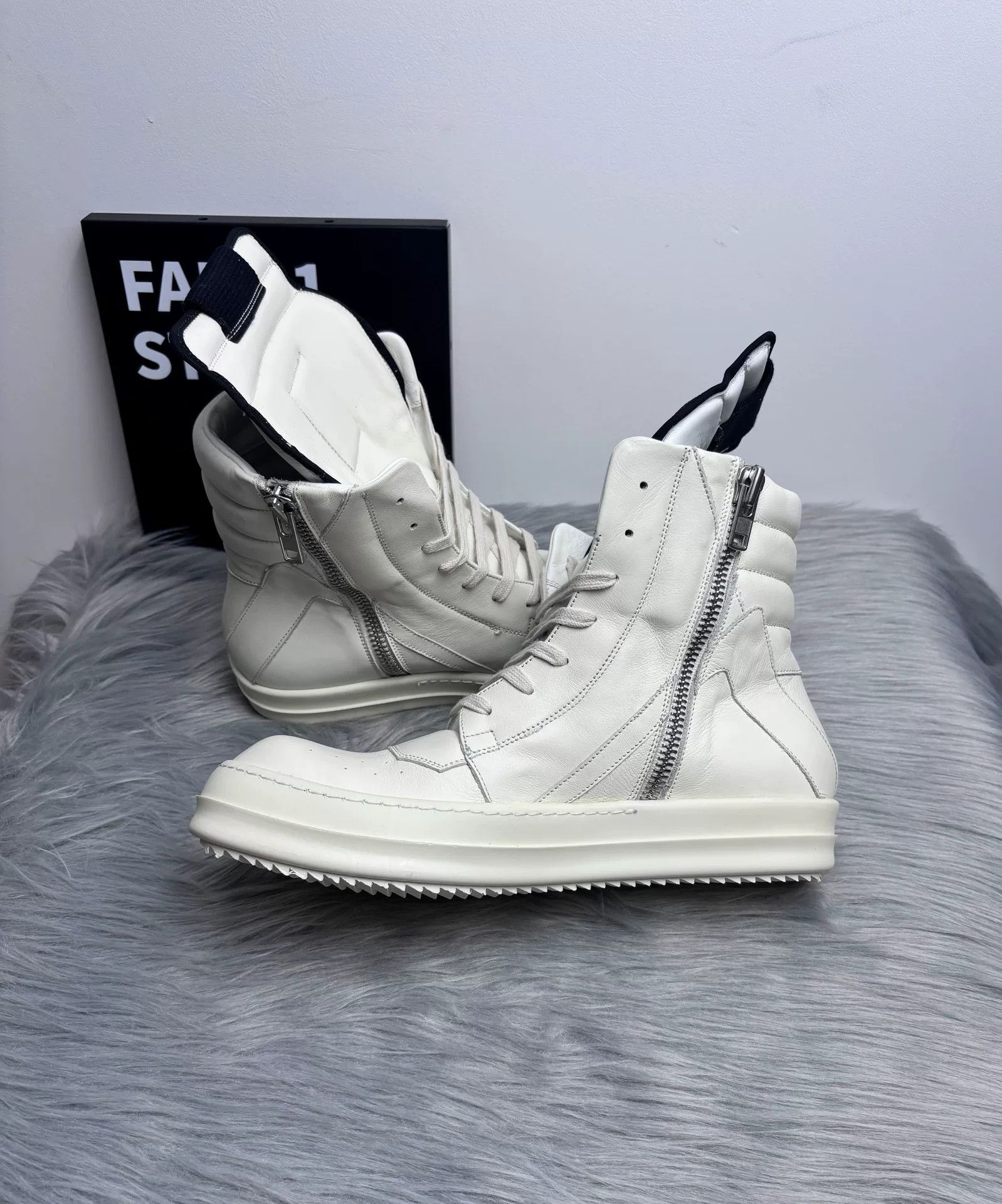 Rick Owens Rick Owens Leather White Hitop Sneakers 8.5 Men Size US 8.5 / EU 41-42 - 6 Thumbnail
