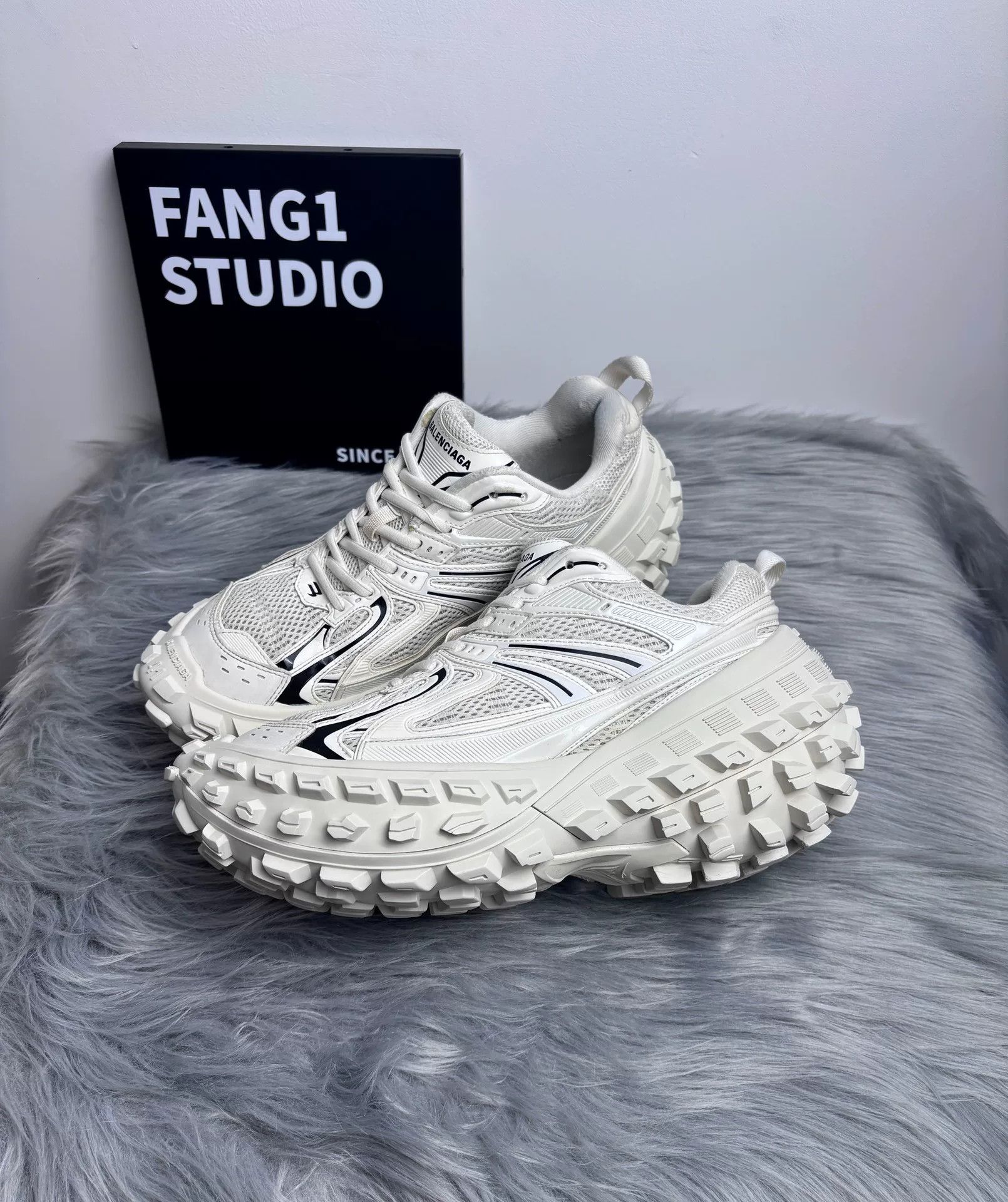 Balenciaga Balenciaga Beige Lowtop Sneakers 8.5 Men Size US 8.5 / EU 41-42 - 4 Thumbnail