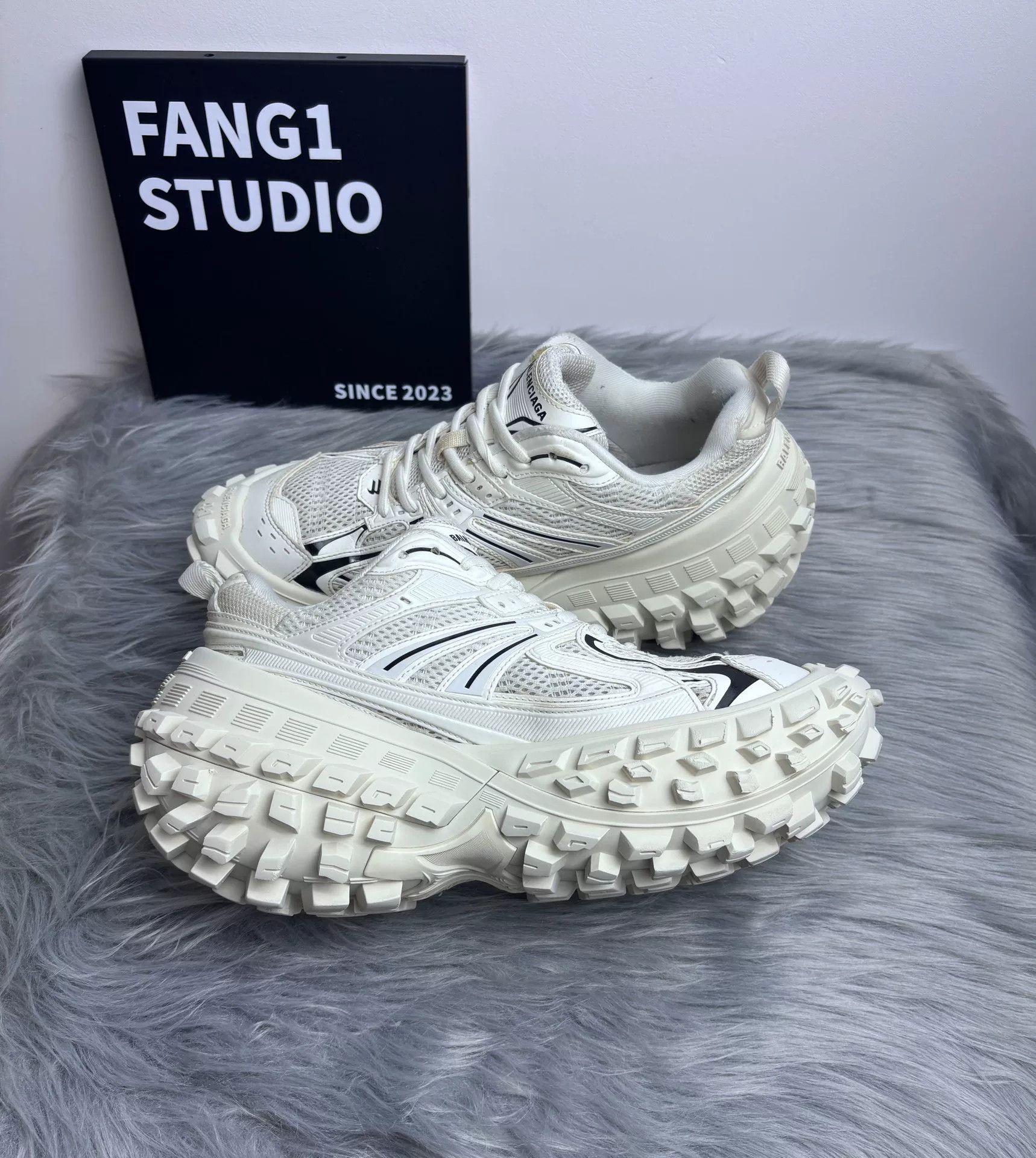 Balenciaga Balenciaga Beige Lowtop Sneakers 8.5 Men Size US 8.5 / EU 41-42 - 5 Thumbnail