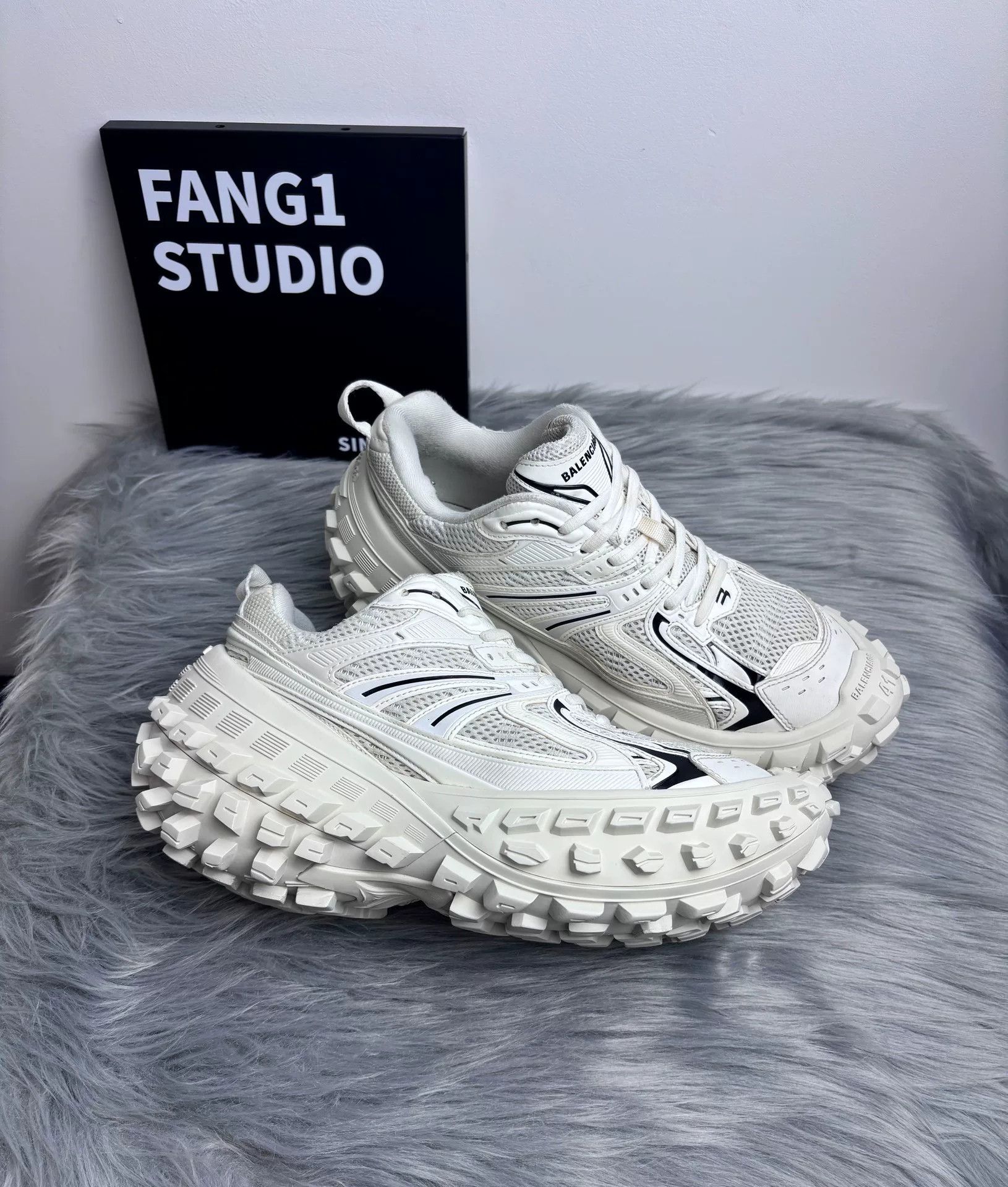 Balenciaga Balenciaga Beige Lowtop Sneakers 8.5 Men Size US 8.5 / EU 41-42 - 3 Thumbnail