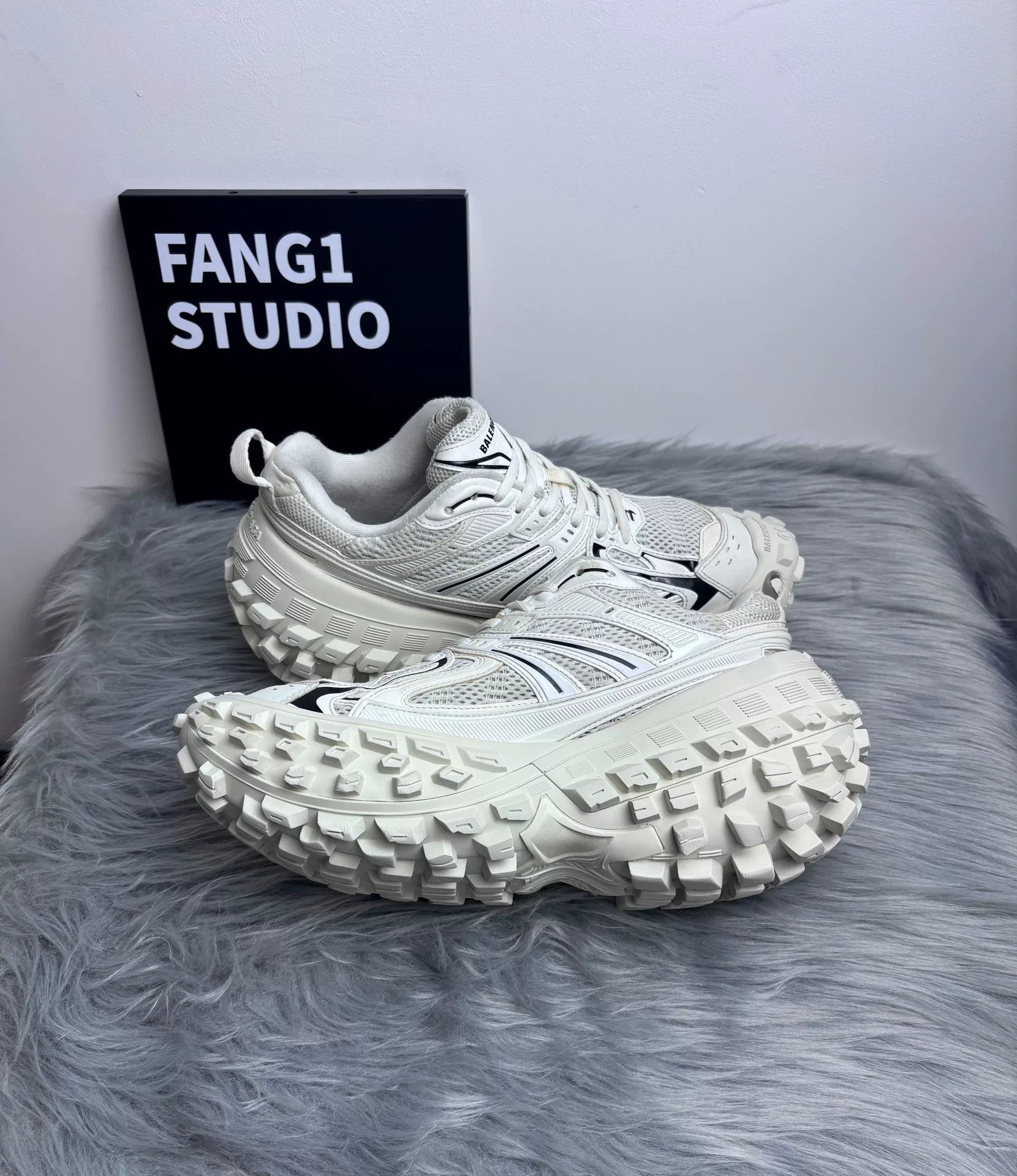 Balenciaga Balenciaga Beige Lowtop Sneakers 8.5 Men Size US 8.5 / EU 41-42 - 6 Thumbnail