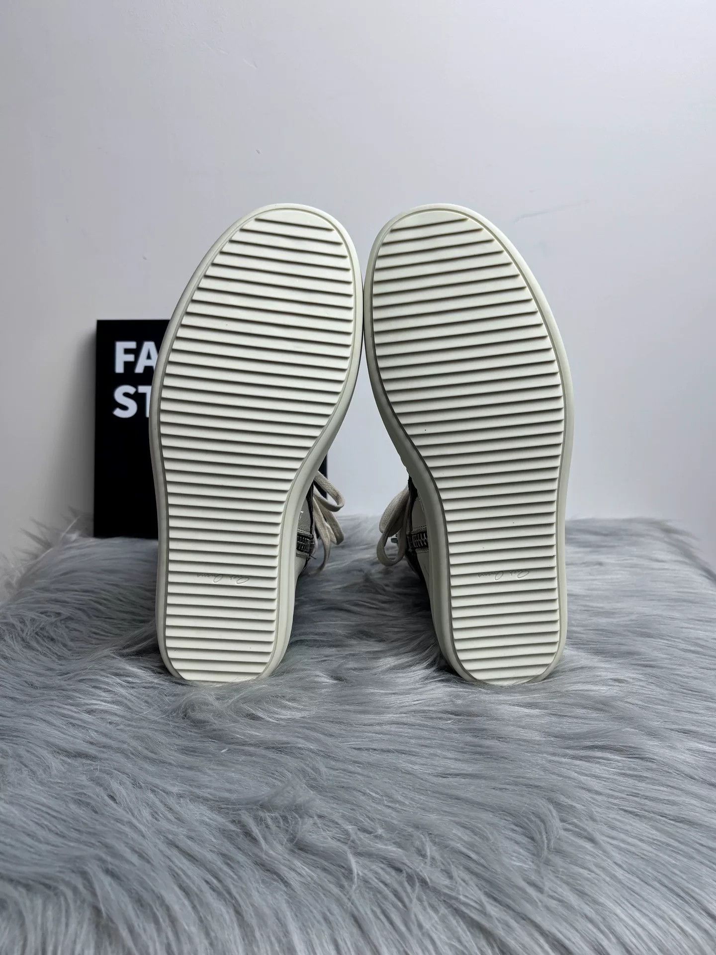 Rick Owens Rick Owens Leather White Hitop Sneakers 7.5 Men Size US 7.5 / EU 40-41 - 8 Thumbnail