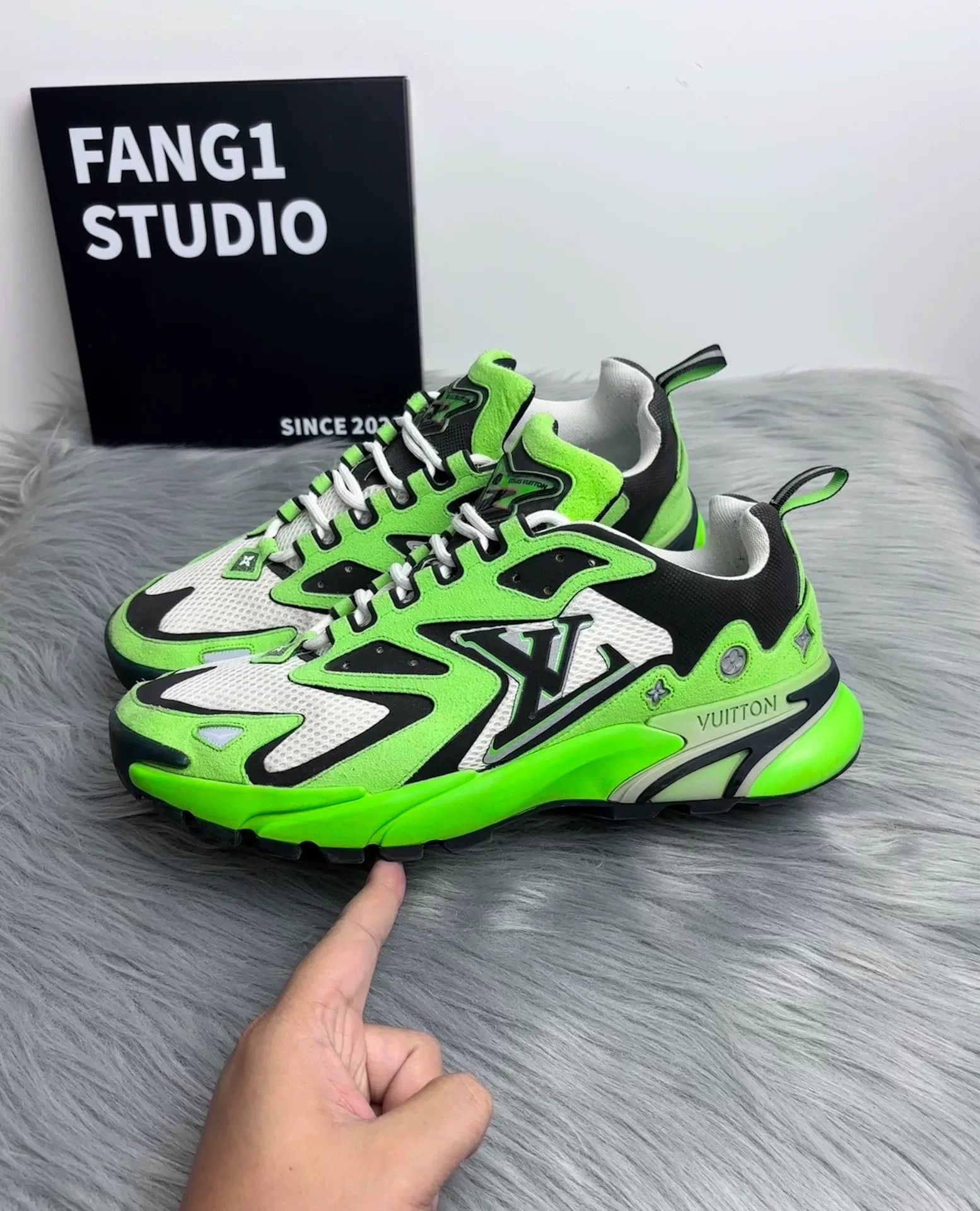 Louis Vuitton Louis Vuitton Running Lowtop Sneakers 8.5 Men Size US 8.5 / EU 41-42 - 4 Thumbnail
