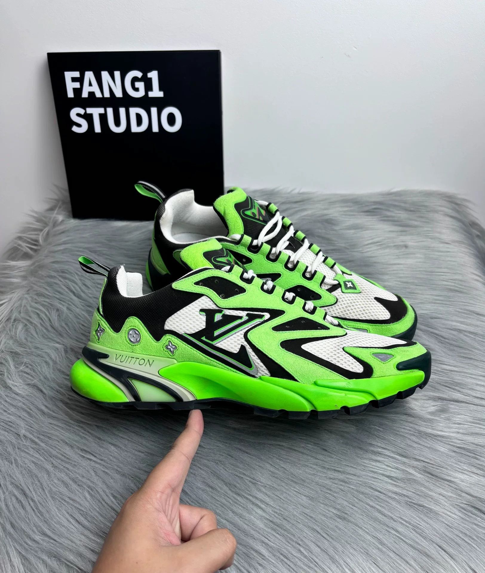 Louis Vuitton Louis Vuitton Running Lowtop Sneakers 8.5 Men Size US 8.5 / EU 41-42 - 3 Thumbnail