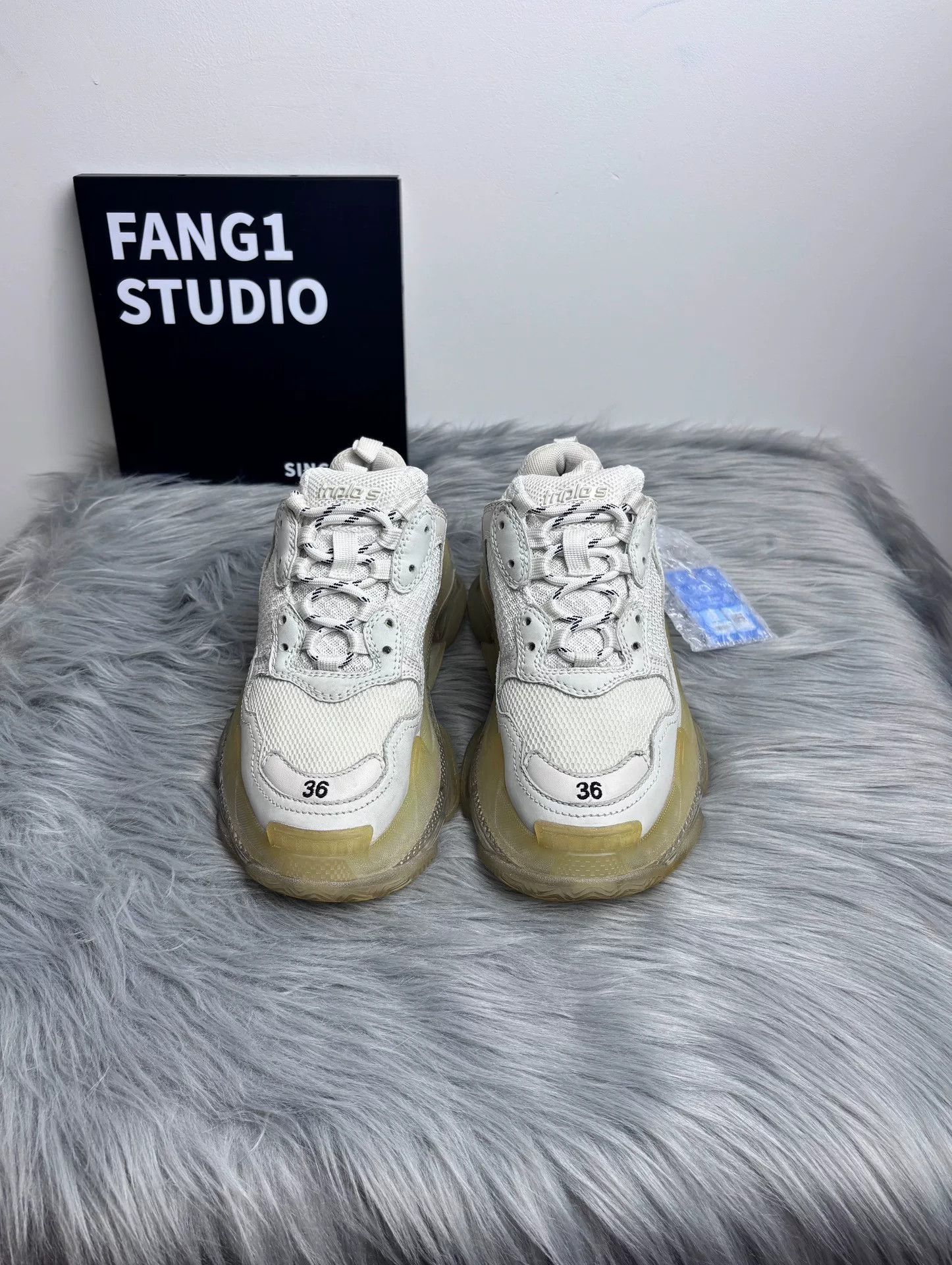 Balenciaga Balenciaga Clear White Lowtop Sneakers us_6 Women Size US 6 / IT 36 - 2 Thumbnail