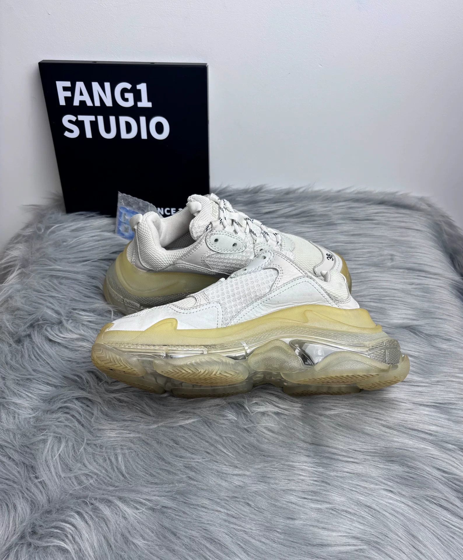 Balenciaga Balenciaga Clear White Lowtop Sneakers us_6 Women Size US 6 / IT 36 - 6 Thumbnail