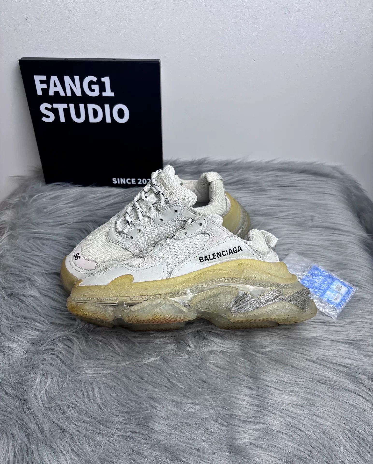 Balenciaga Balenciaga Clear White Lowtop Sneakers us_6 Women Size US 6 / IT 36 - 4 Thumbnail