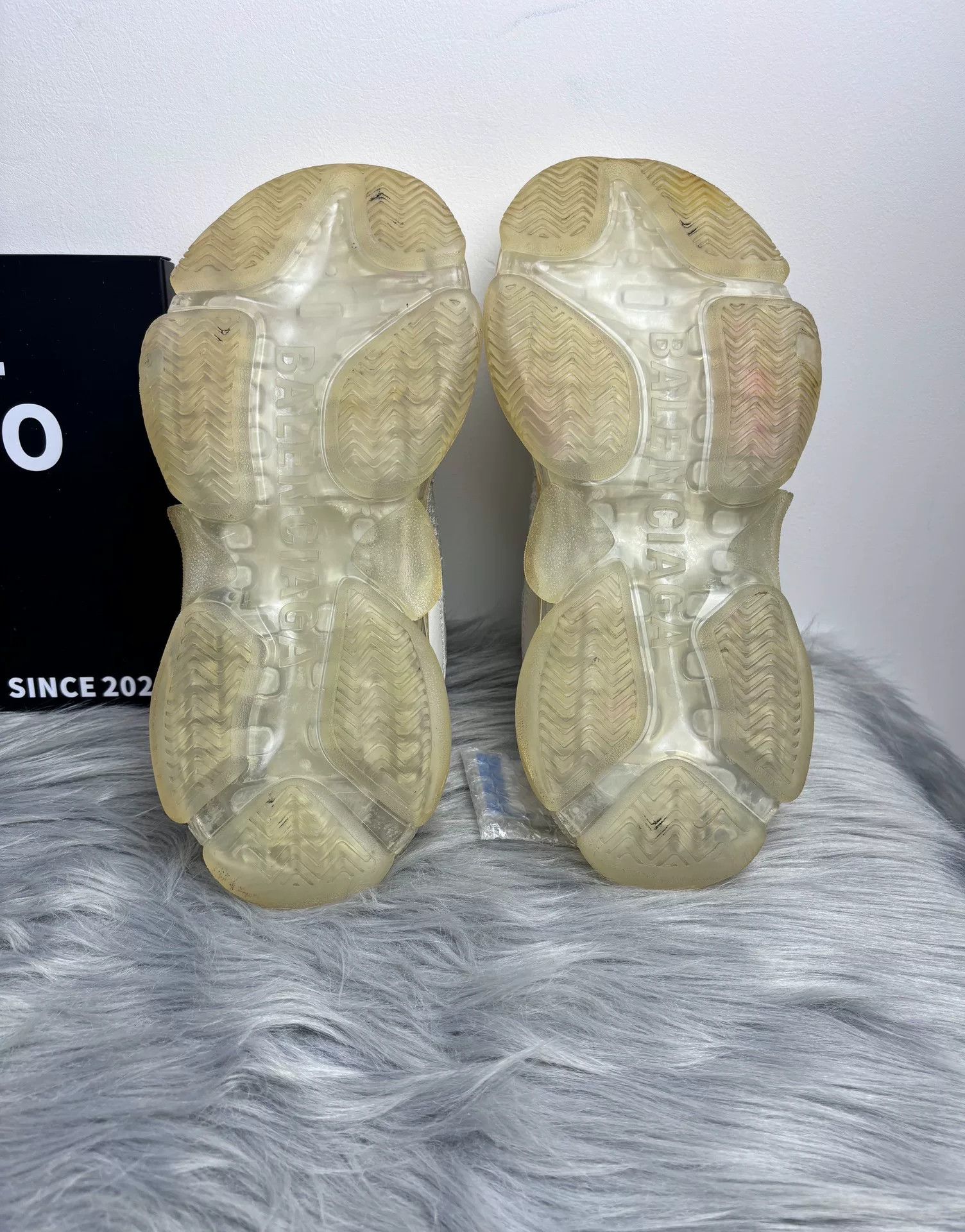 Balenciaga Balenciaga Clear White Lowtop Sneakers us_6 Women Size US 6 / IT 36 - 8 Thumbnail