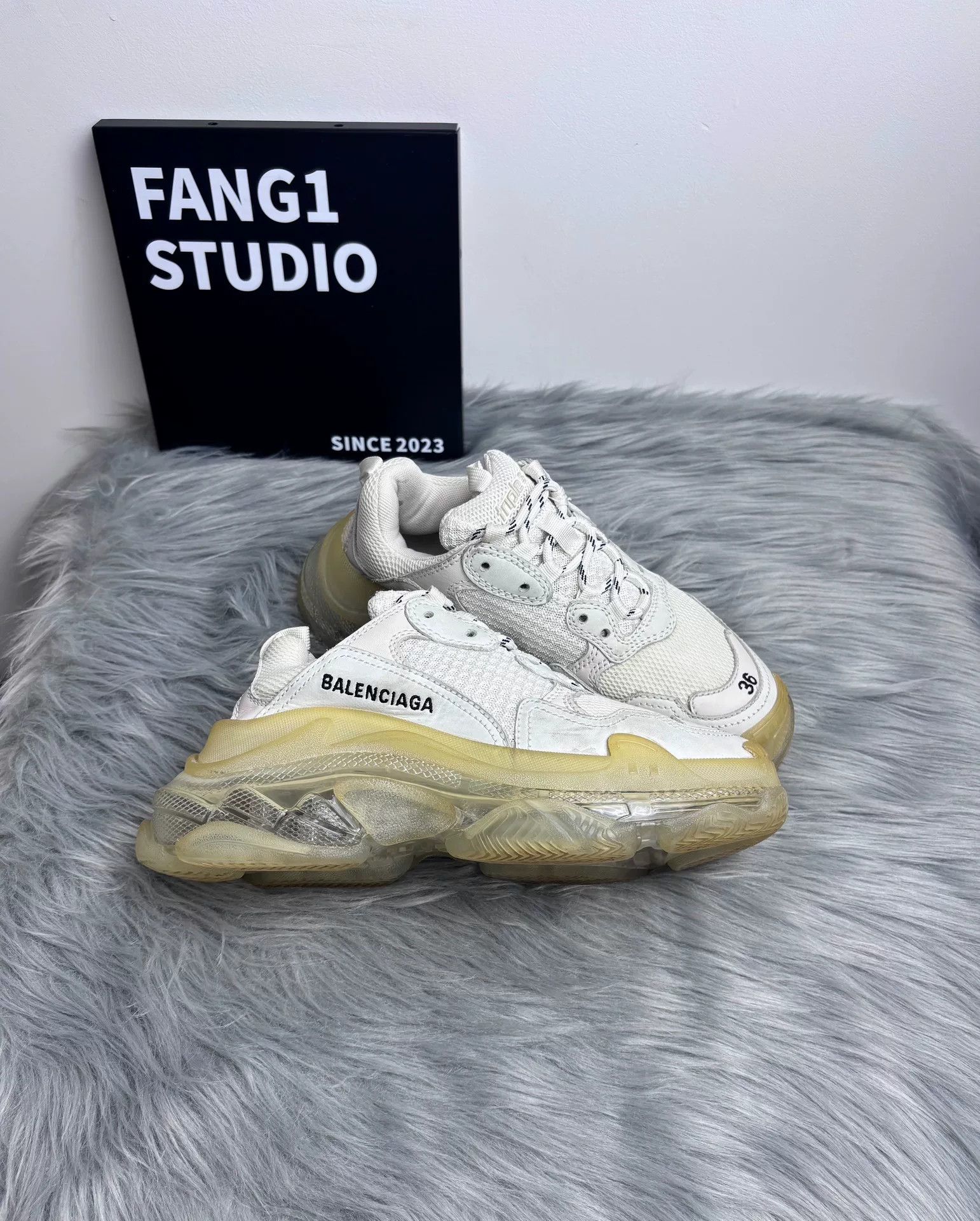 Balenciaga Balenciaga Clear White Lowtop Sneakers us_6 Women Size US 6 / IT 36 - 3 Thumbnail
