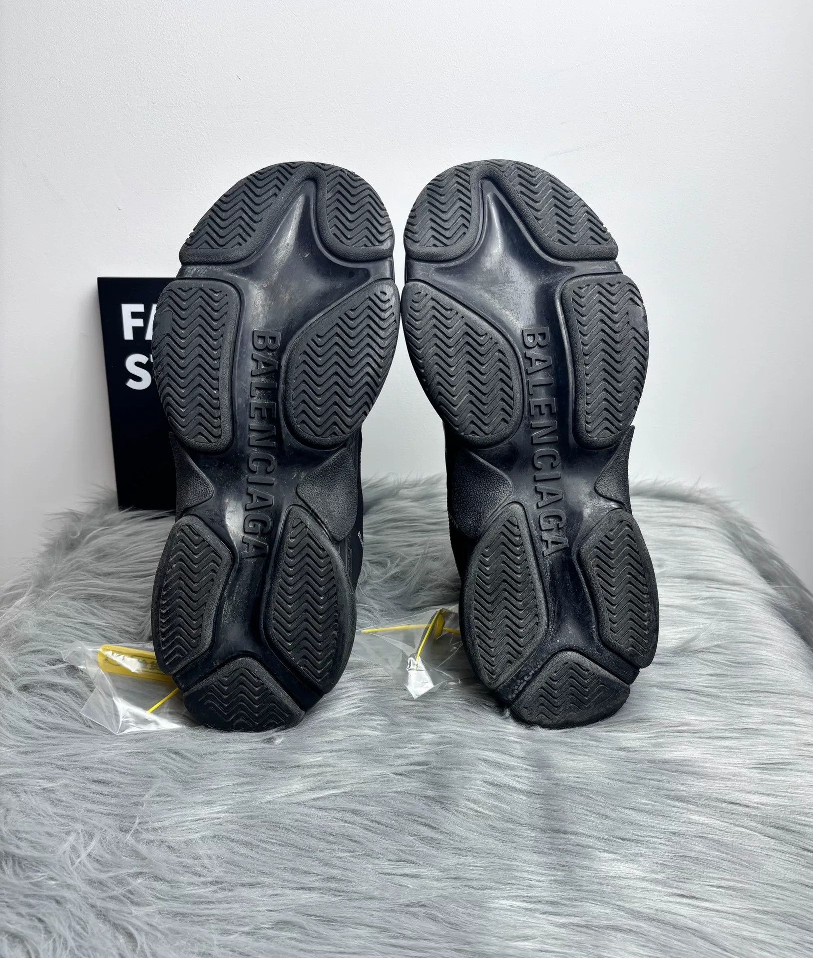 Balenciaga Balenciaga Retro Black Lowtop Sneakers 10.5 Men Size US 10.5 / EU 43-44 - 8 Thumbnail
