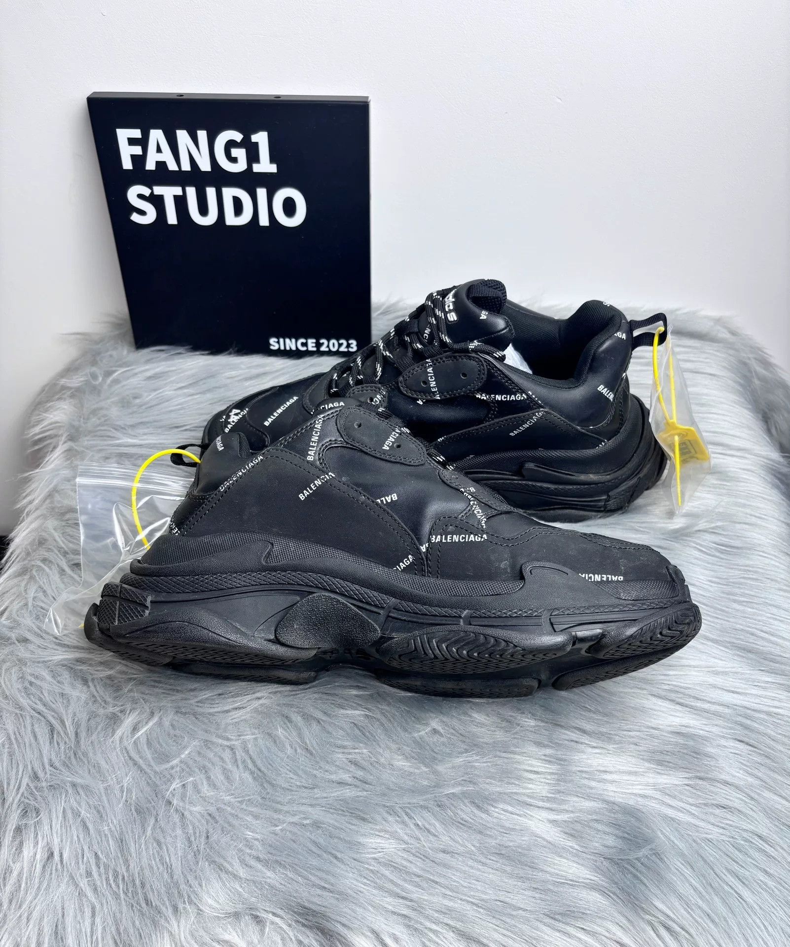 Balenciaga Balenciaga Retro Black Lowtop Sneakers 10.5 Men Size US 10.5 / EU 43-44 - 5 Thumbnail