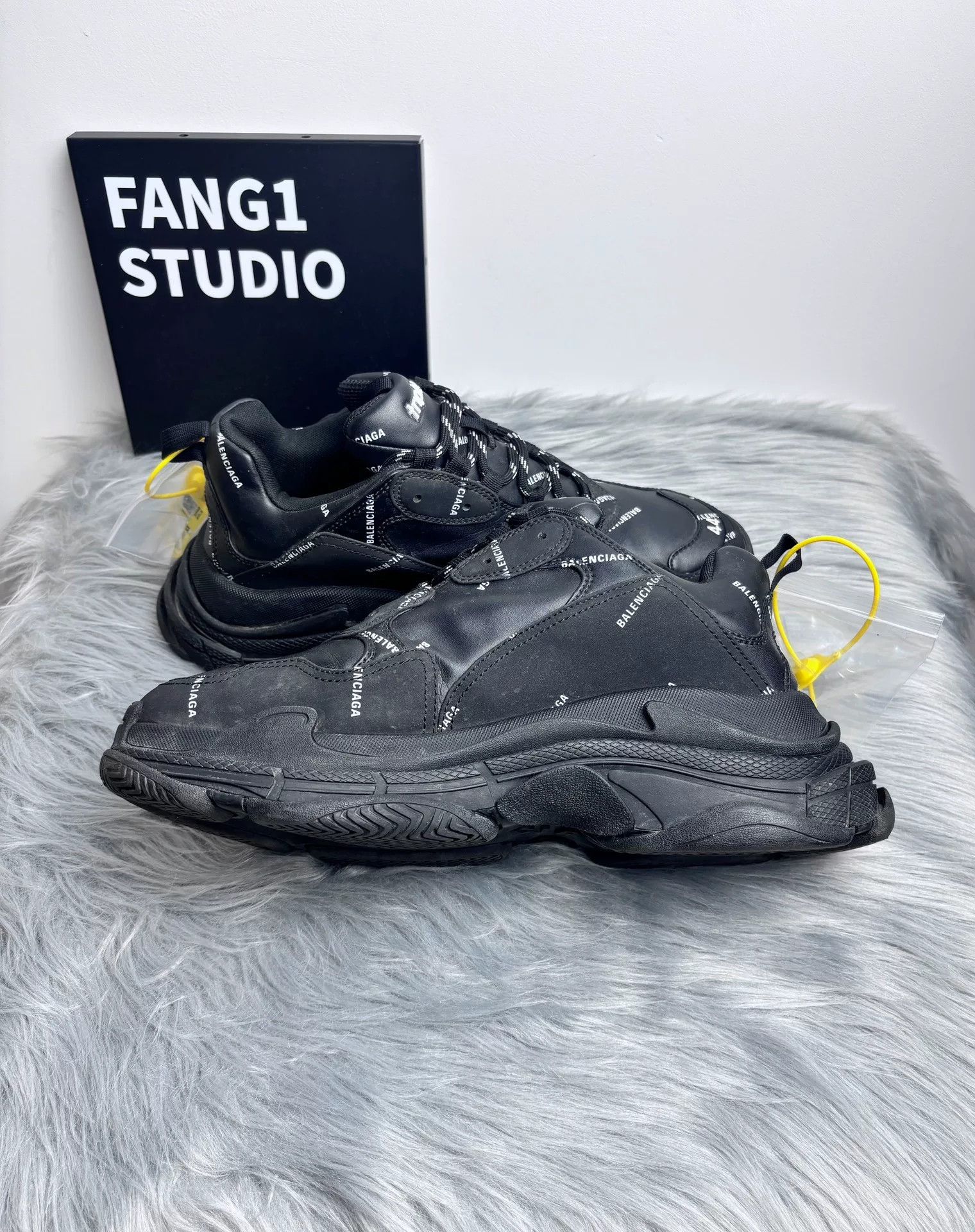 Balenciaga Balenciaga Retro Black Lowtop Sneakers 10.5 Men Size US 10.5 / EU 43-44 - 6 Thumbnail