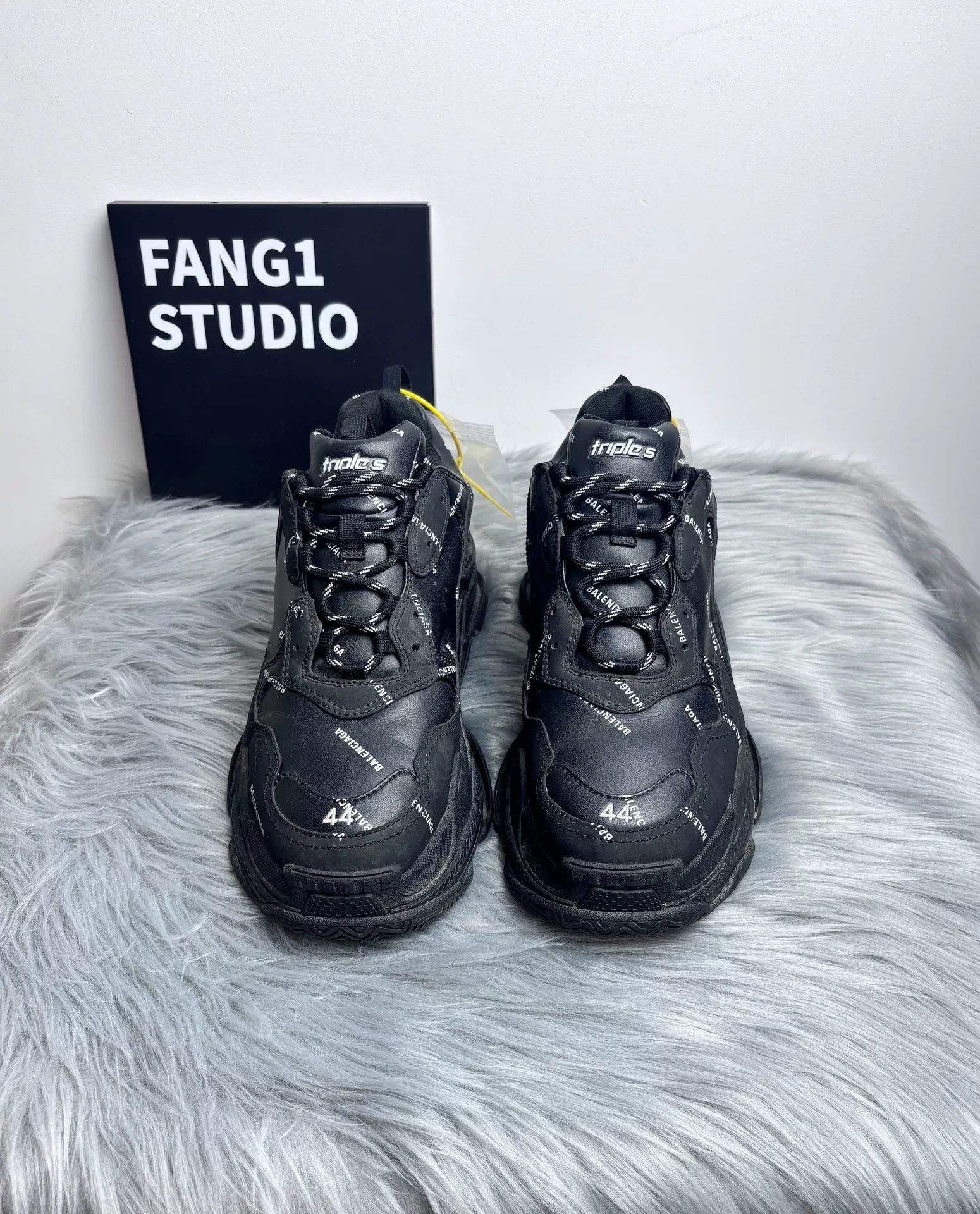 Balenciaga Balenciaga Retro Black Lowtop Sneakers 10.5 Men Size US 10.5 / EU 43-44 - 2 Thumbnail