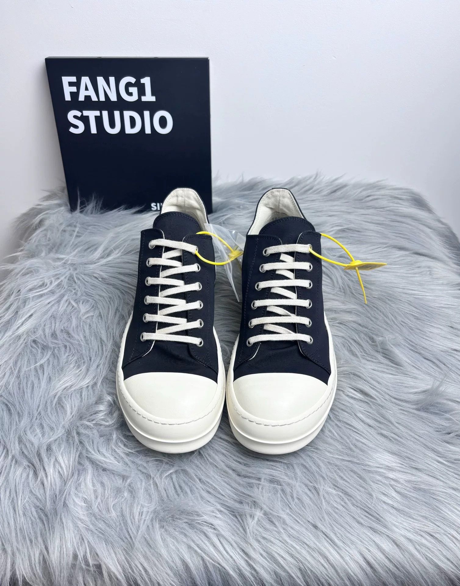Rick Owens Rick Owens Lowtop Sneakers 8.5 Men Size US 8.5 / EU 41-42 - 2 Thumbnail
