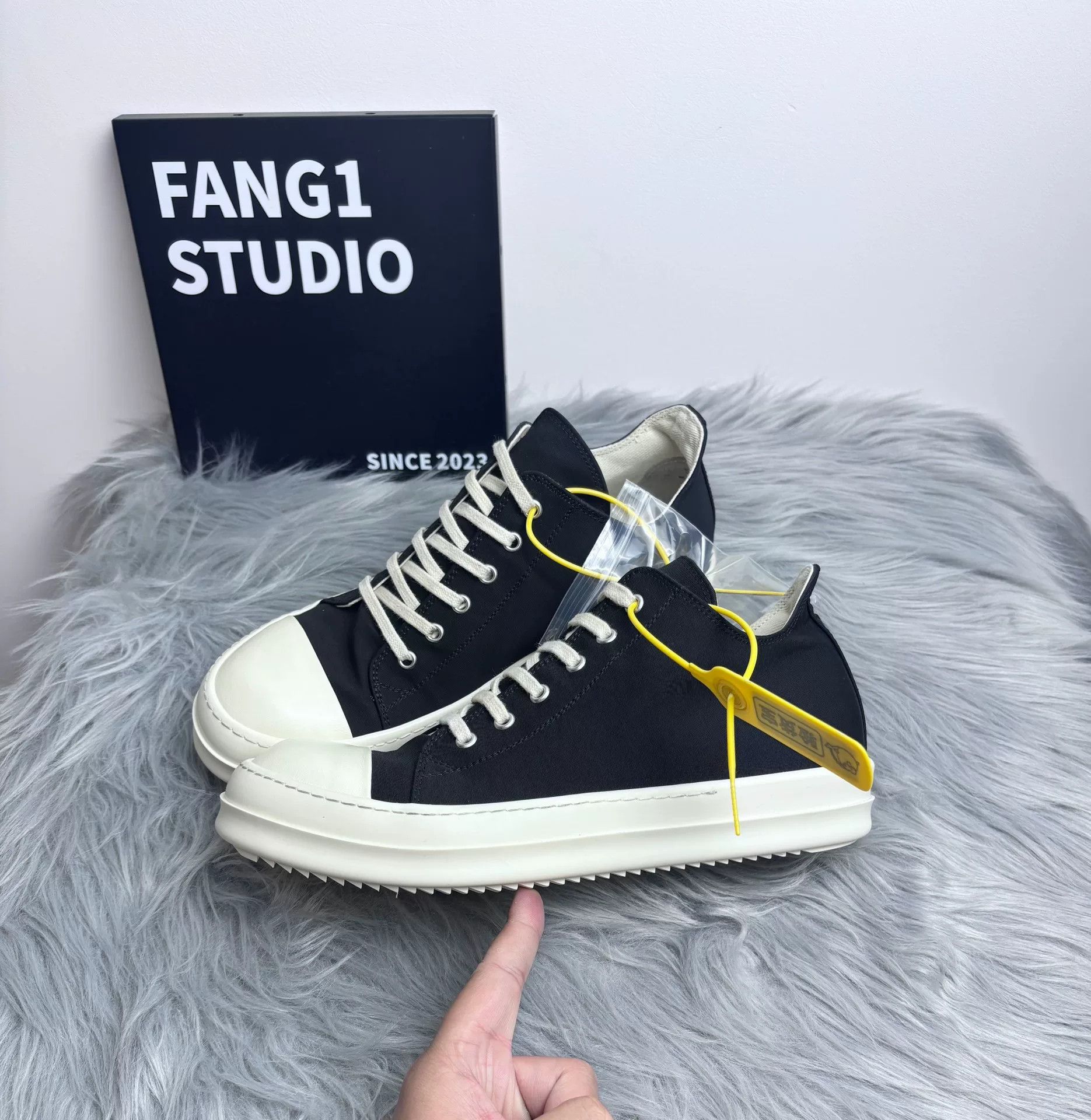 Rick Owens Rick Owens Lowtop Sneakers 8.5 Men Size US 8.5 / EU 41-42 - 5 Thumbnail