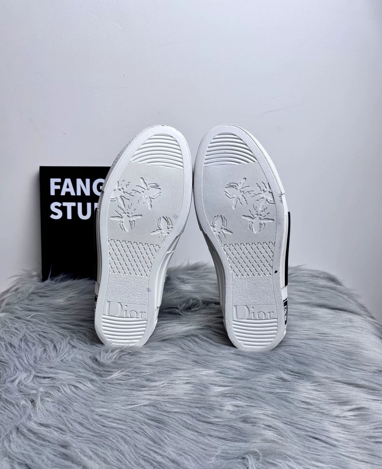 Dior Dior Canvas White Lowtop Sneakers 7.5 Men Size US 7.5 / EU 40-41 - 8 Thumbnail