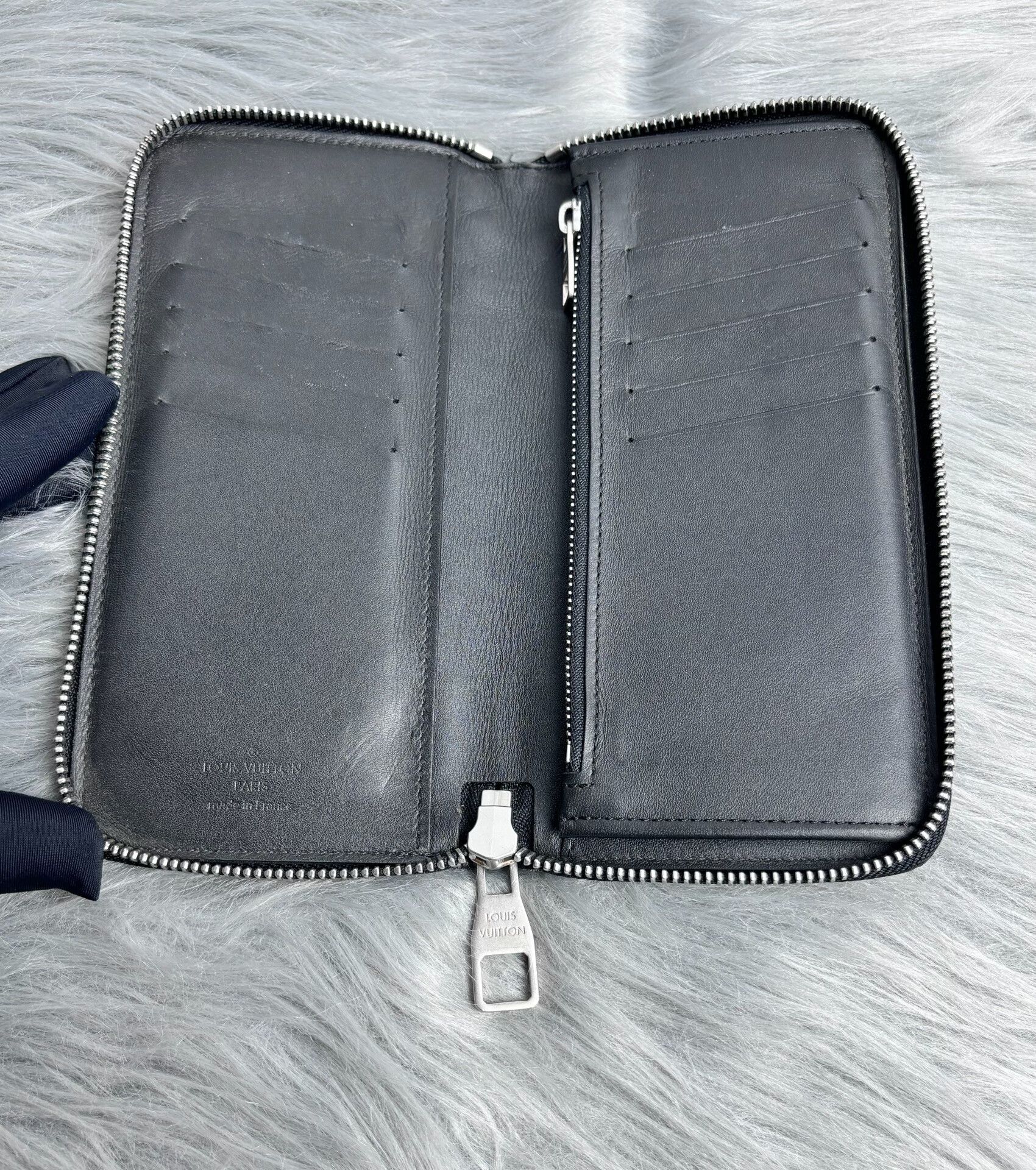 Louis Vuitton Louis Vuitton Leather Black Bag one size Men Size ONE SIZE - 8 Thumbnail