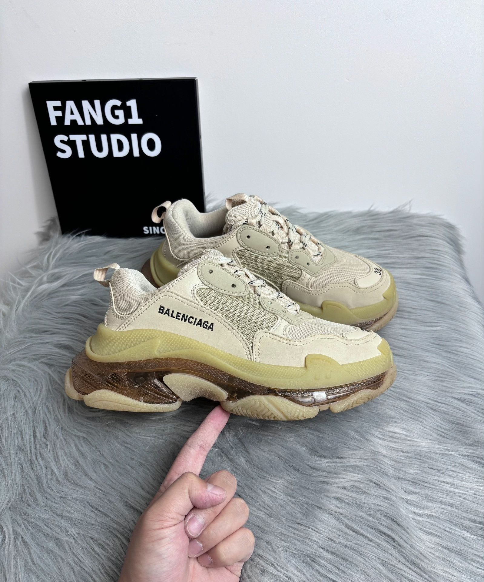 Balenciaga Balenciaga Brown Lowtop Sneakers us_7-5 Women Size US 7.5 / IT 37.5 - 3 Thumbnail