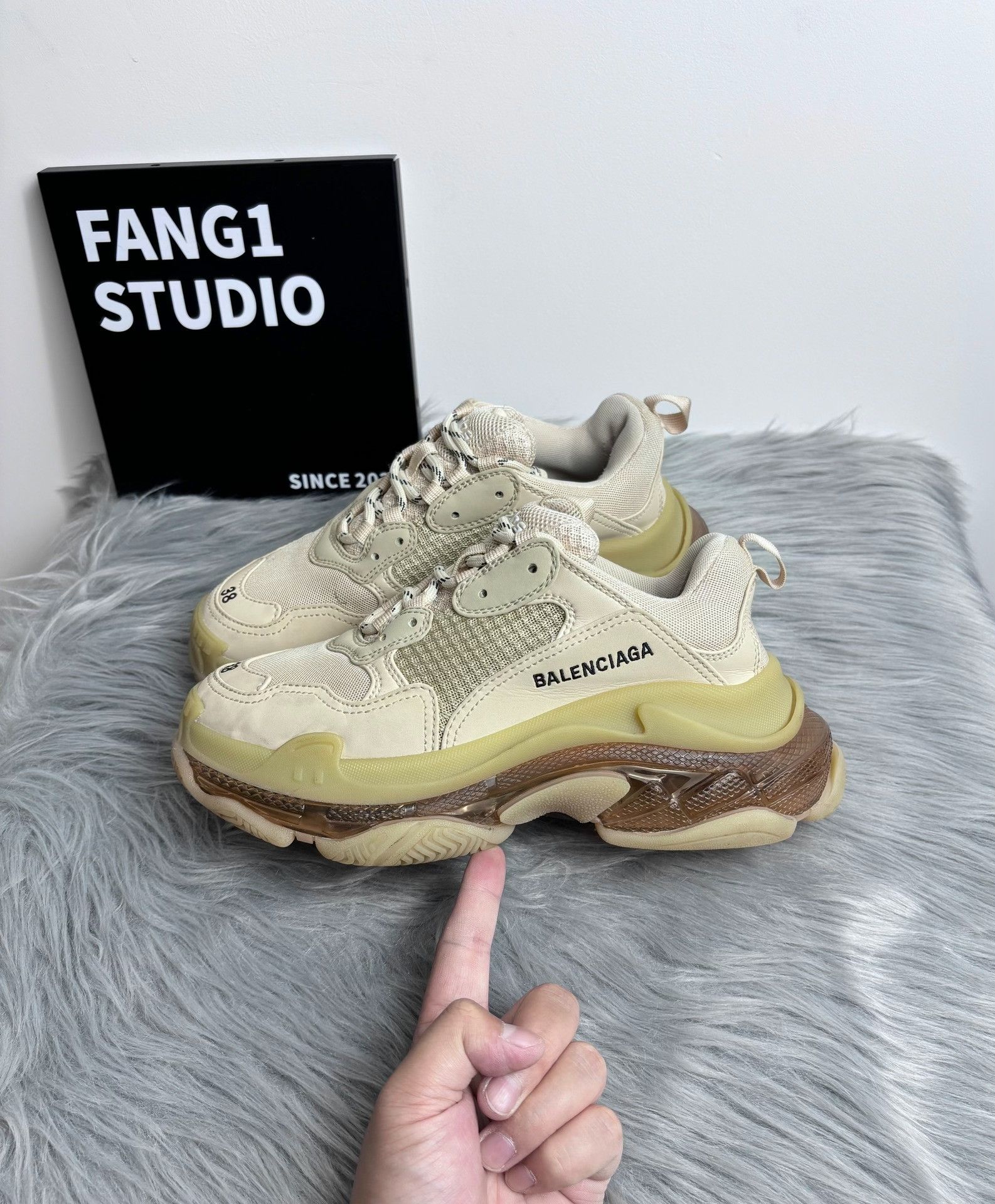 Balenciaga Balenciaga Brown Lowtop Sneakers us_7-5 Women Size US 7.5 / IT 37.5 - 4 Thumbnail