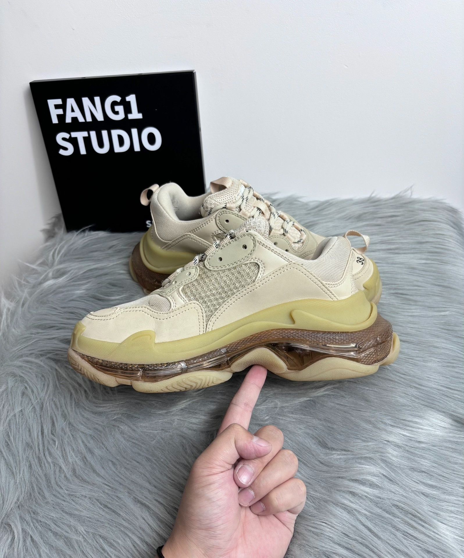 Balenciaga Balenciaga Brown Lowtop Sneakers us_7-5 Women Size US 7.5 / IT 37.5 - 6 Thumbnail