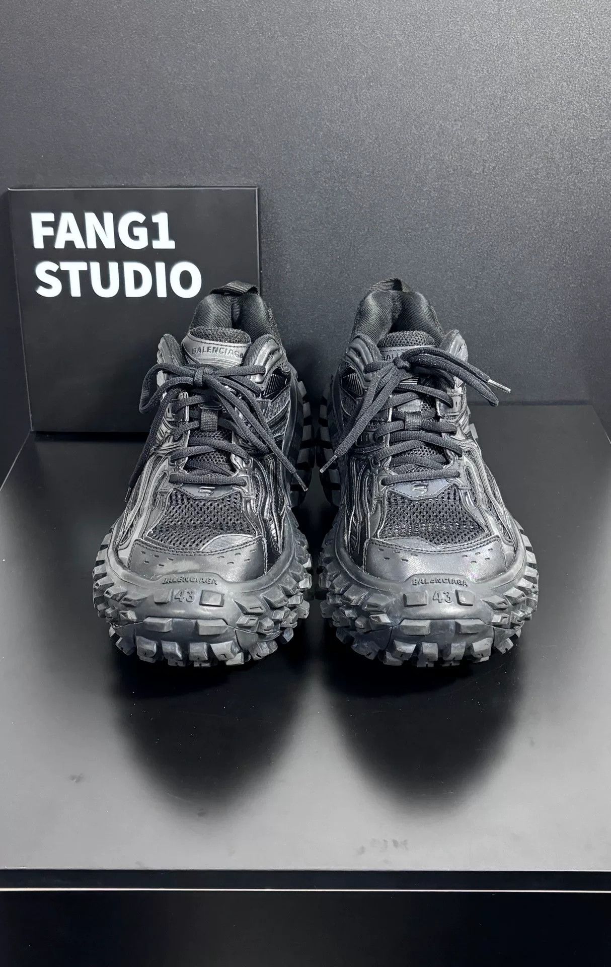 Balenciaga Balenciaga Black Lowtop Sneakers 10 Men Size US 10 / EU 43 - 2 Thumbnail