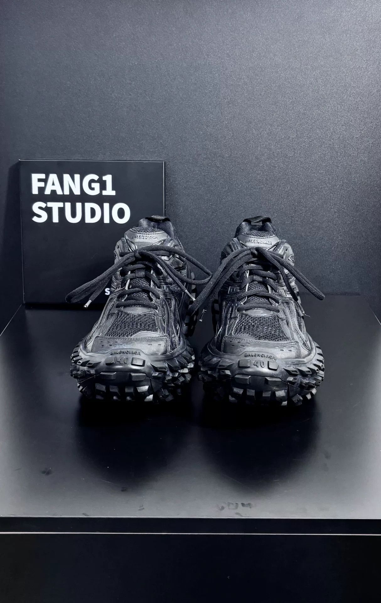 Balenciaga Balenciaga Black Lowtop Sneakers 7.5 Men Size US 7.5 / EU 40-41 - 2 Thumbnail