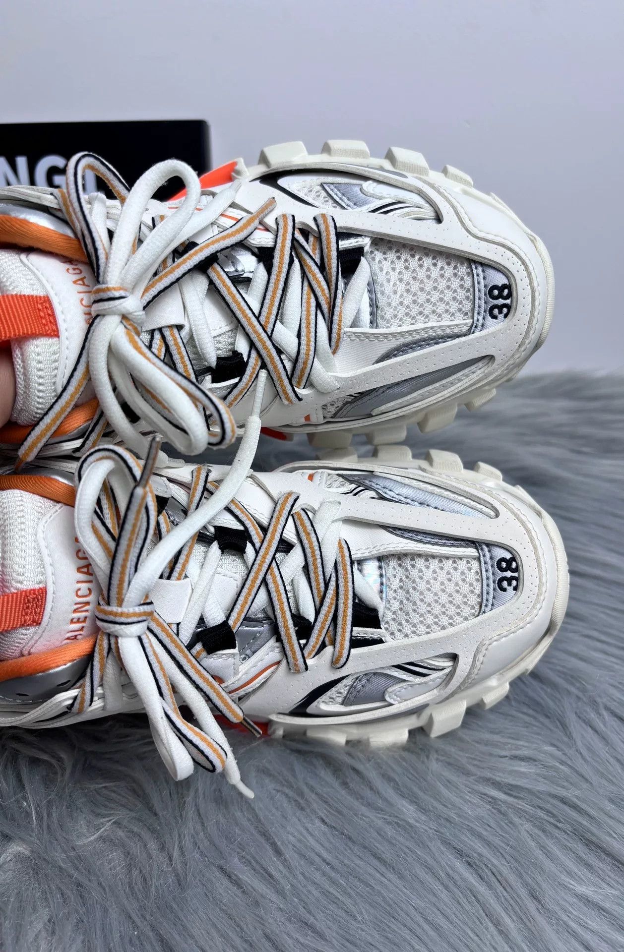 Balenciaga Balenciaga White Lowtop Sneakers us_7-5 Women Size US 7.5 / IT 37.5 - 3 Thumbnail