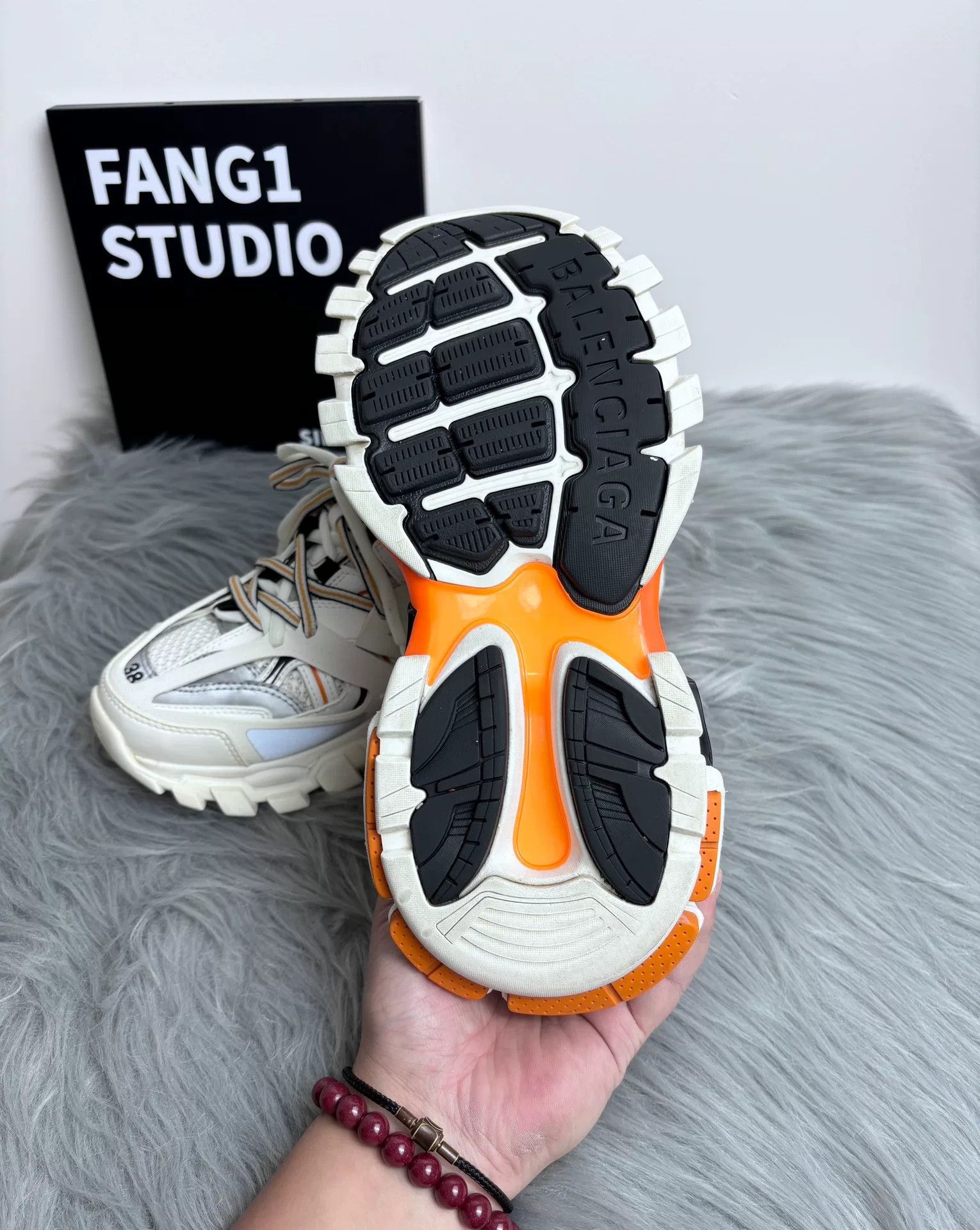 Balenciaga Balenciaga White Lowtop Sneakers us_7-5 Women Size US 7.5 / IT 37.5 - 9 Thumbnail