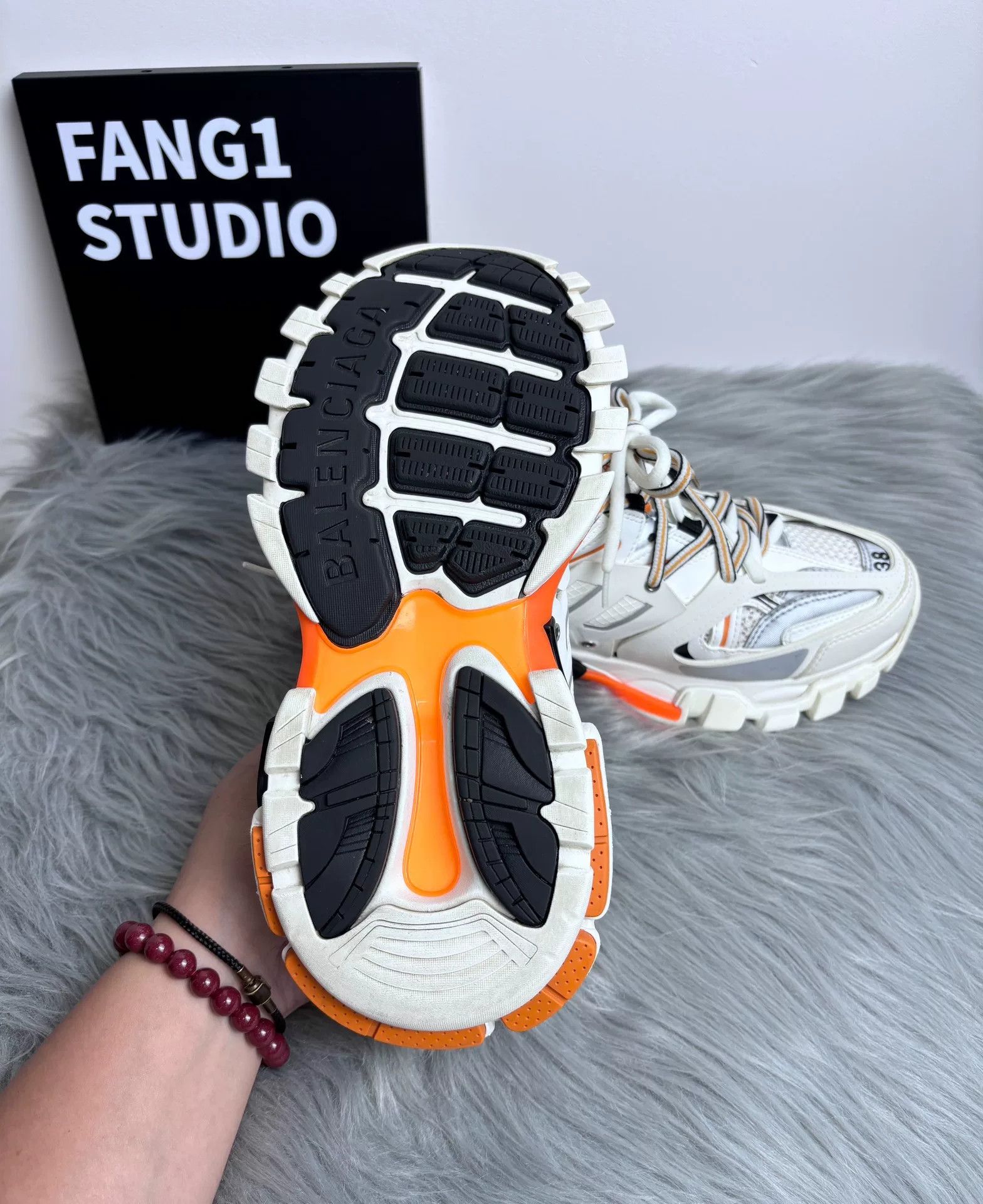 Balenciaga Balenciaga White Lowtop Sneakers us_7-5 Women Size US 7.5 / IT 37.5 - 8 Thumbnail