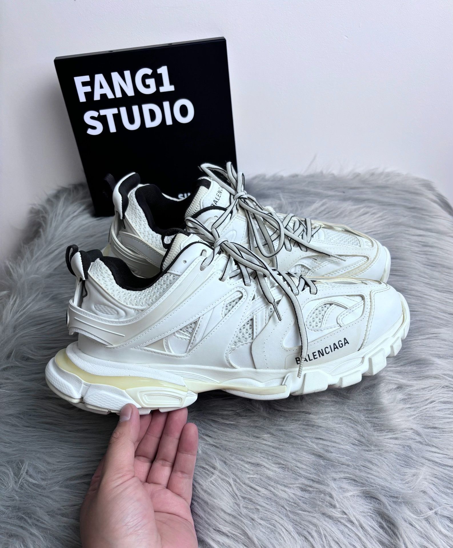 Balenciaga Balenciaga White Lowtop Sneakers 10 Men Size US 10 / EU 43 - 3 Thumbnail
