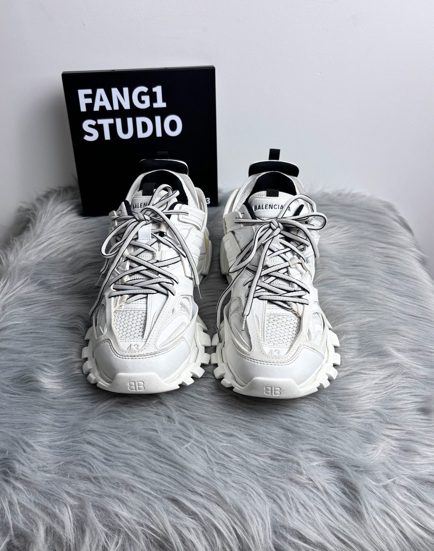 Balenciaga Balenciaga White Lowtop Sneakers 10 Men Size US 10 / EU 43 - 2 Thumbnail