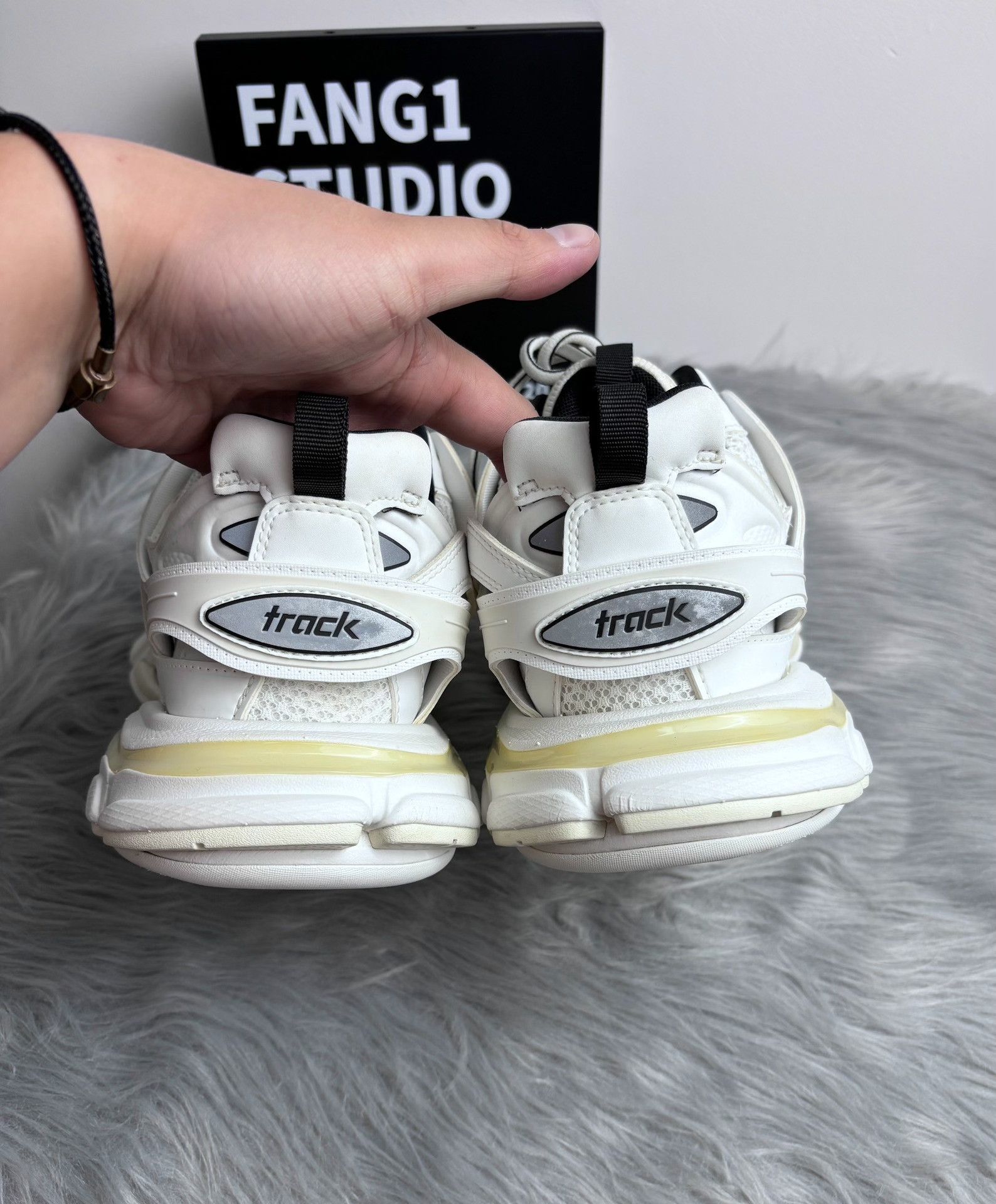 Balenciaga Balenciaga White Lowtop Sneakers 10 Men Size US 10 / EU 43 - 7 Thumbnail