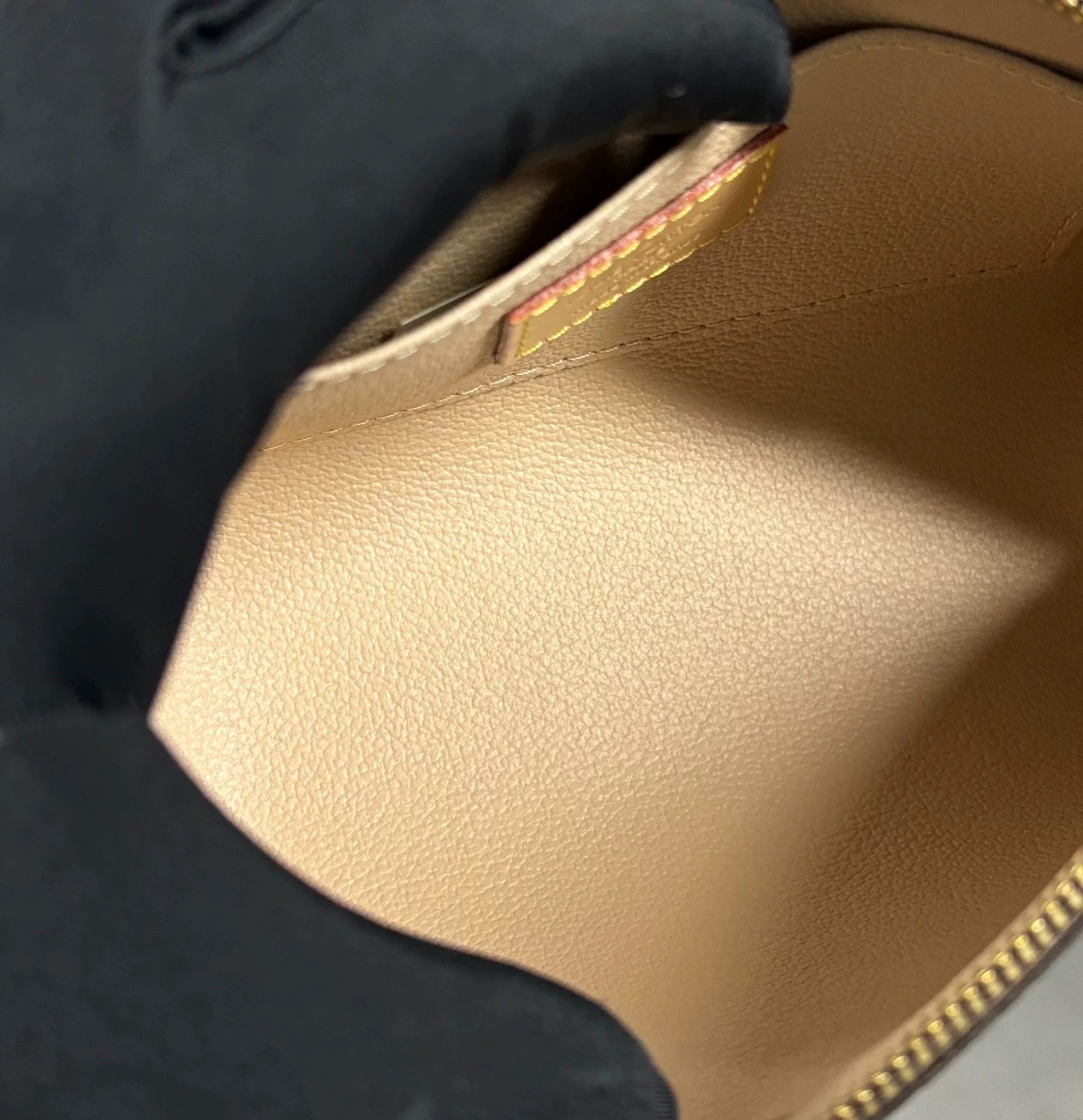 Louis Vuitton Louis Vuitton Shoulder Bag L Women Size ONE SIZE - 9 Thumbnail
