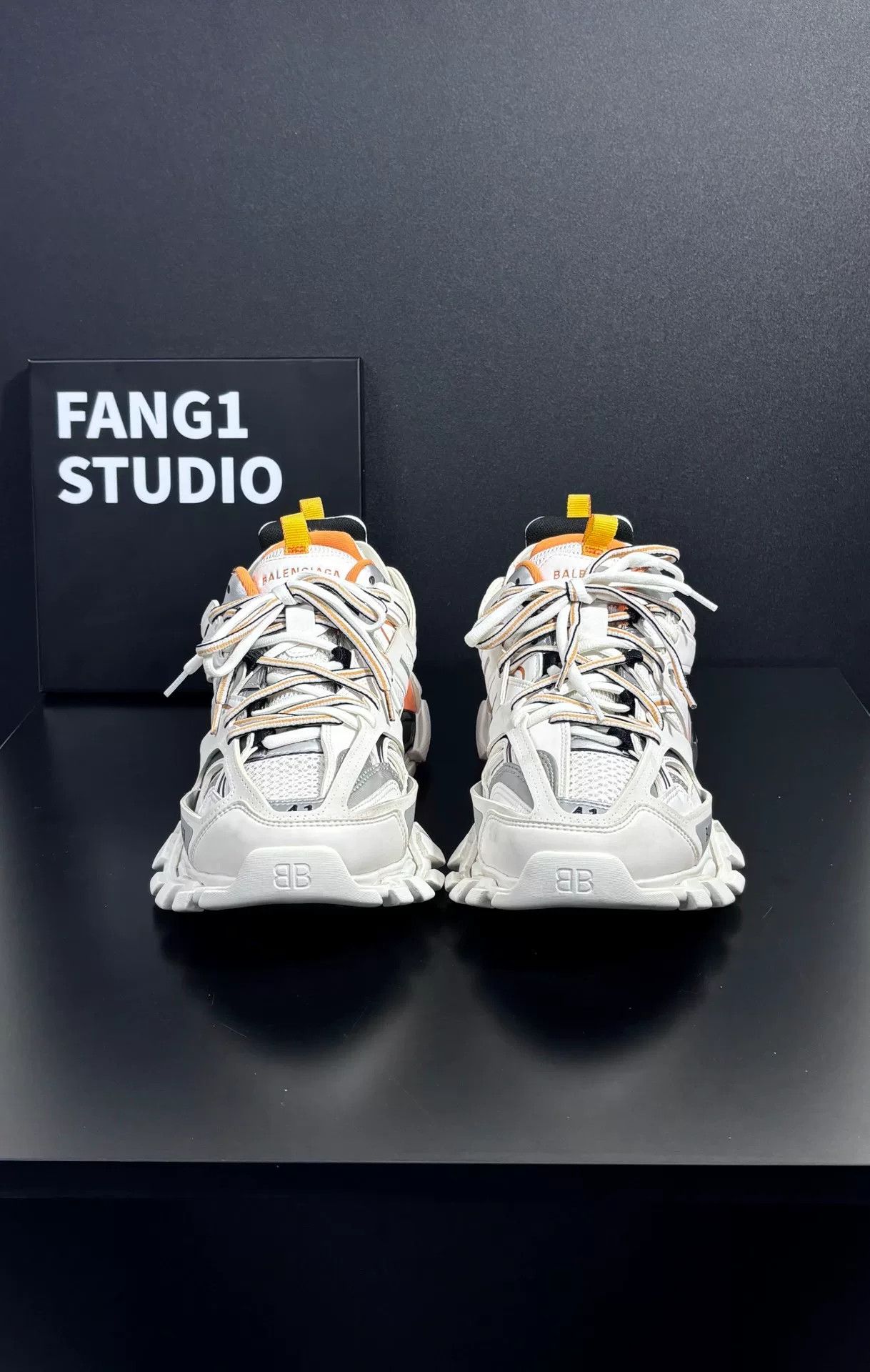 Balenciaga Balenciaga White Lowtop Sneakers 8.5 Men Size US 8.5 / EU 41-42 - 2 Thumbnail