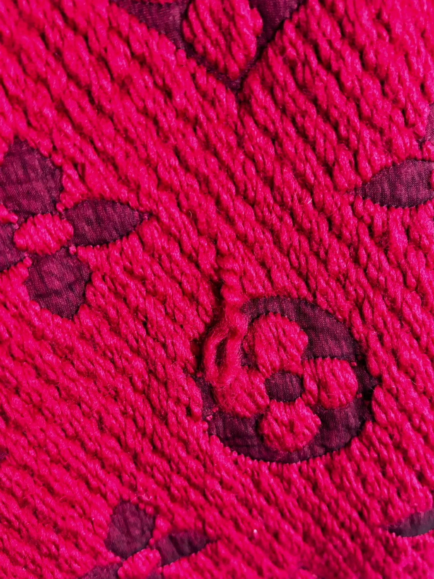 Louis Vuitton Louis Vuitton Limited Red Scarf one size Men Size ONE SIZE - 5 Thumbnail