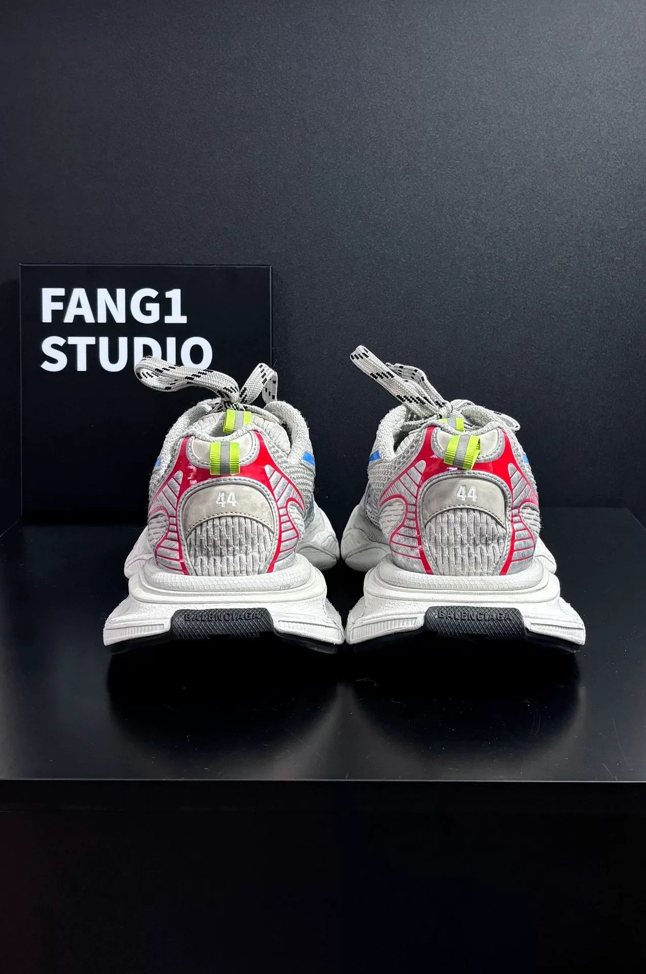 Balenciaga Balenciaga Rainbow Multi Lowtop Sneakers 10.5 Men Size US 10.5 / EU 43-44 - 7 Thumbnail
