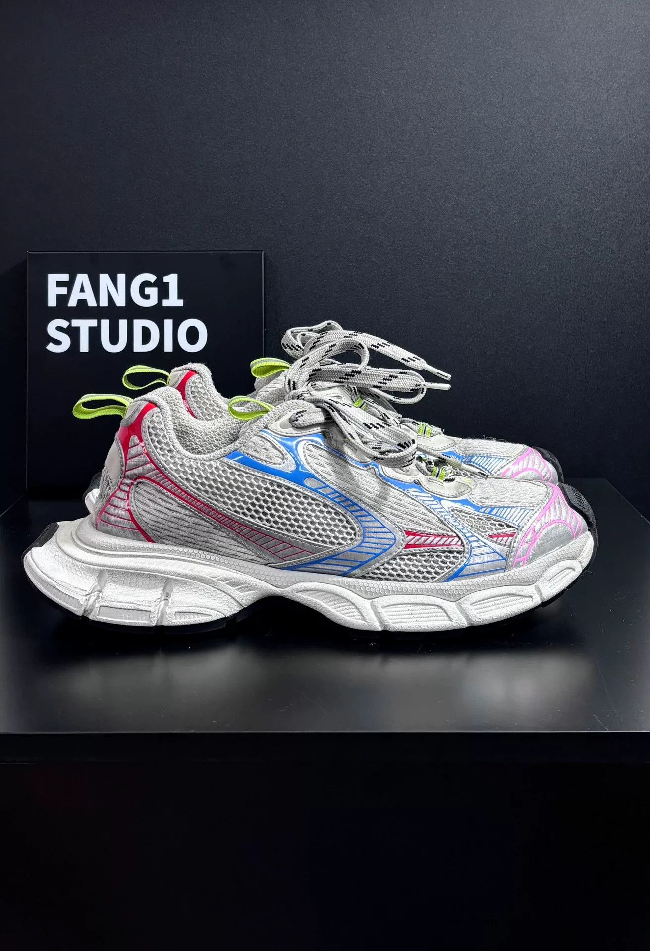 Balenciaga Balenciaga Rainbow Multi Lowtop Sneakers 10.5 Men Size US 10.5 / EU 43-44 - 3 Thumbnail