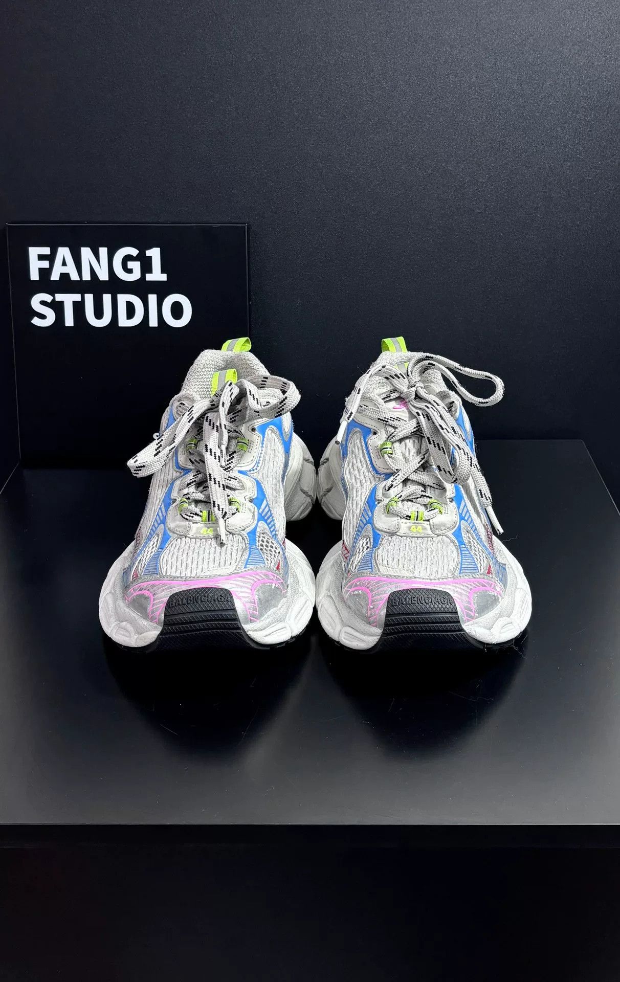 Balenciaga Balenciaga Rainbow Multi Lowtop Sneakers 10.5 Men Size US 10.5 / EU 43-44 - 2 Thumbnail