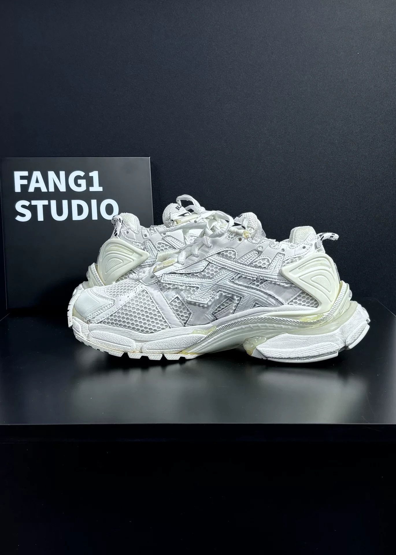 Balenciaga Balenciaga Running White Lowtop Sneakers us_10 Women Size US 10 / IT 40 - 6 Thumbnail