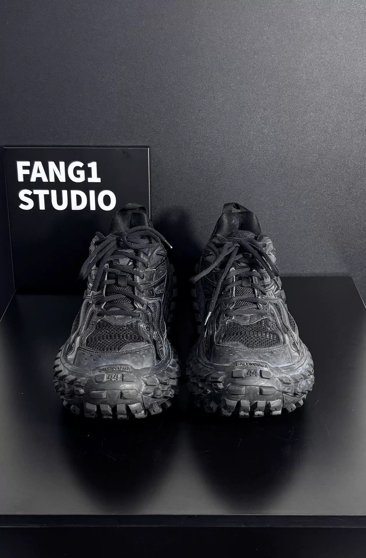 Balenciaga Balenciaga Black Lowtop Sneakers 10.5 Men Size US 10.5 / EU 43-44 - 2 Thumbnail