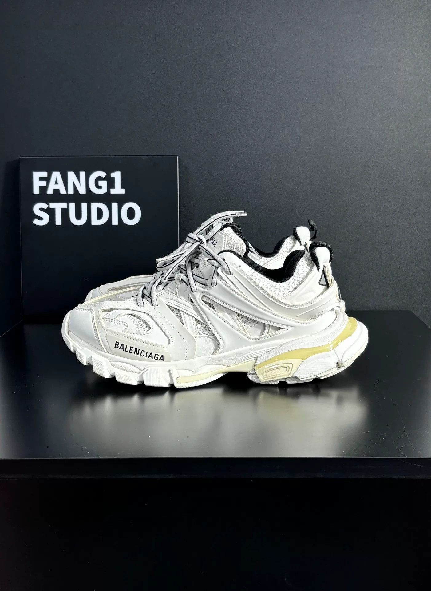 Balenciaga Balenciaga White Lowtop Sneakers us_7-5 Women Size US 7.5 / IT 37.5 - 4 Thumbnail