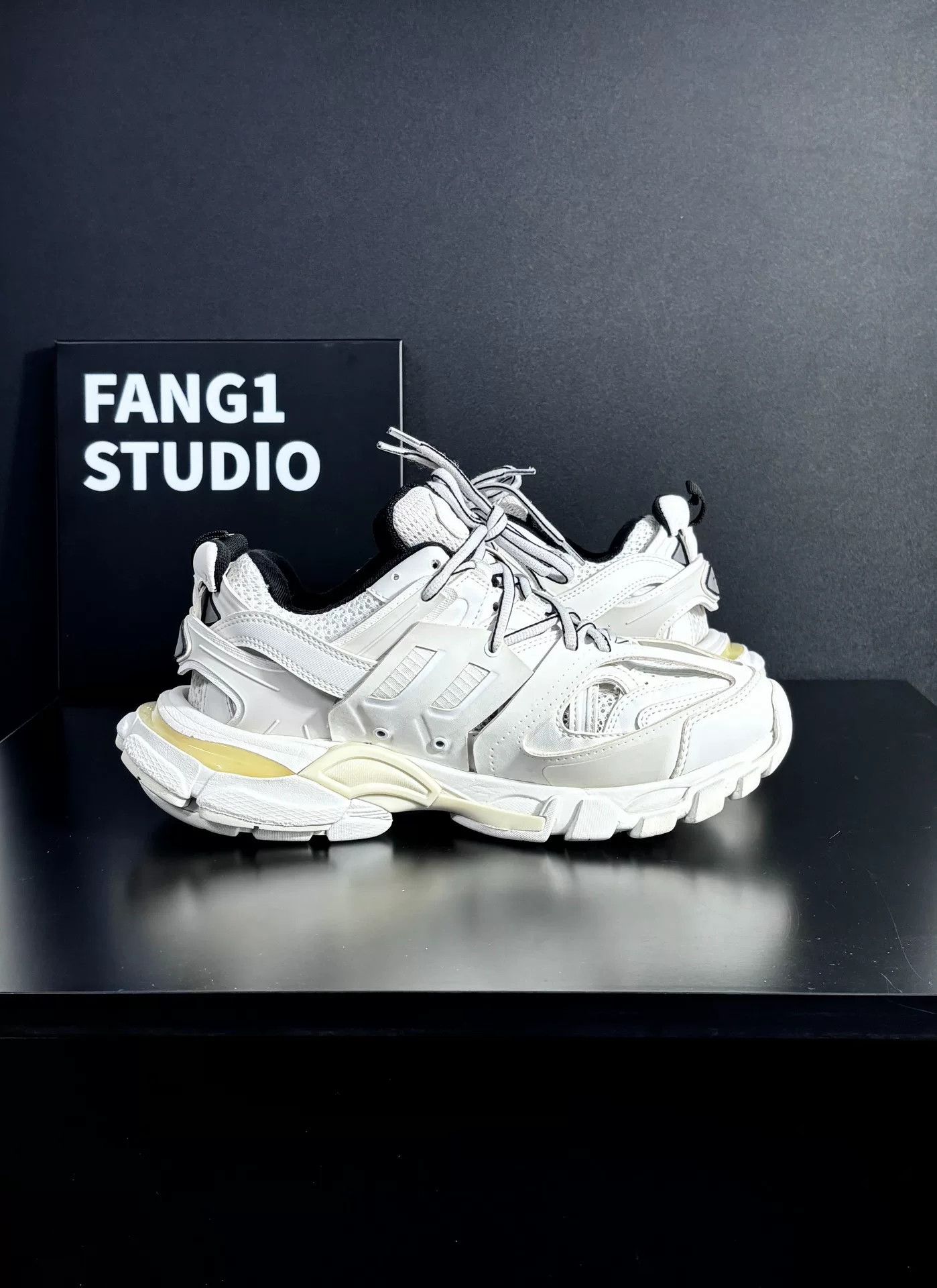 Balenciaga Balenciaga White Lowtop Sneakers us_7-5 Women Size US 7.5 / IT 37.5 - 5 Thumbnail