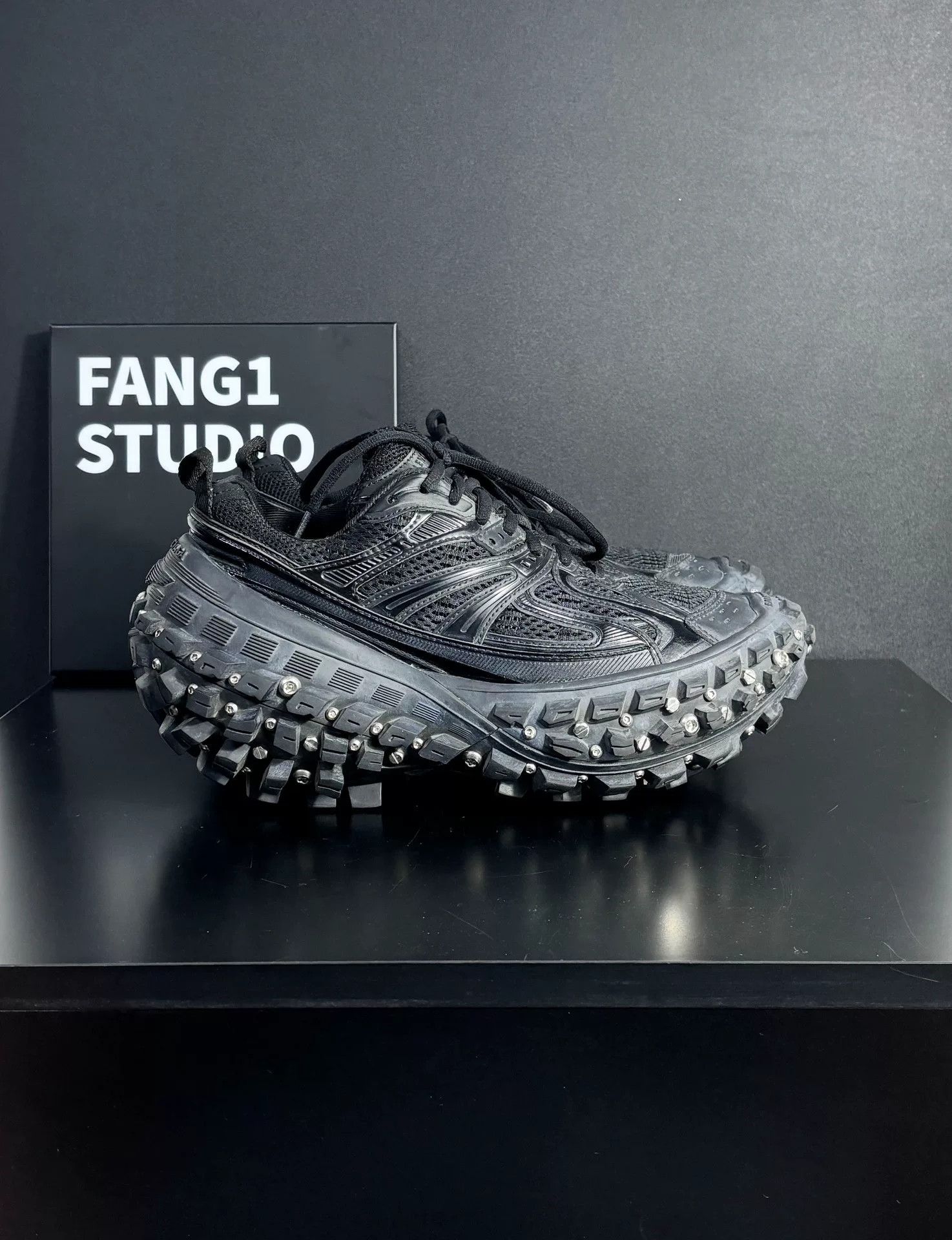 Balenciaga Balenciaga Black Lowtop Sneakers us_7-5 Women Size US 7.5 / IT 37.5 - 3 Thumbnail