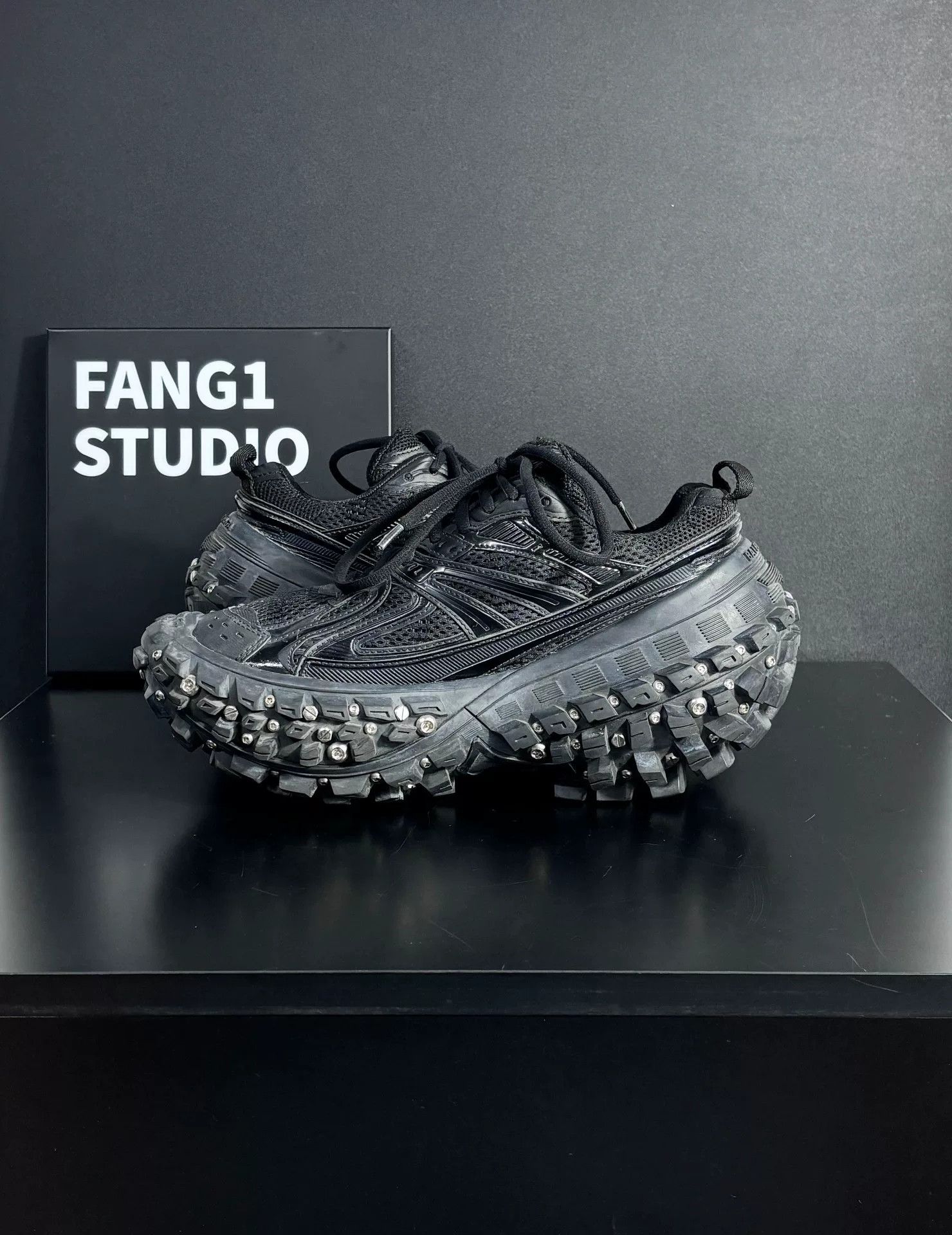 Balenciaga Balenciaga Black Lowtop Sneakers us_7-5 Women Size US 7.5 / IT 37.5 - 6 Thumbnail